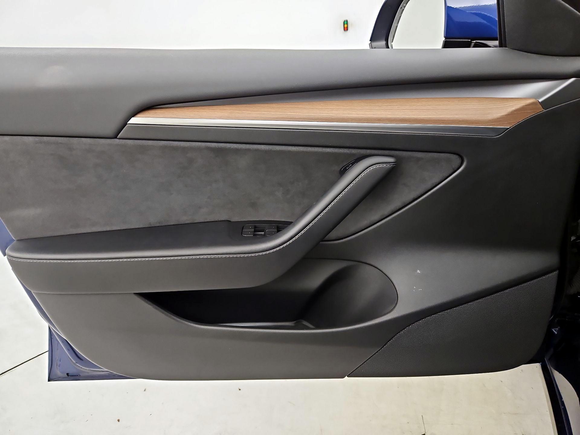 Thumbnail: 2023 Tesla Model 3 - 12
