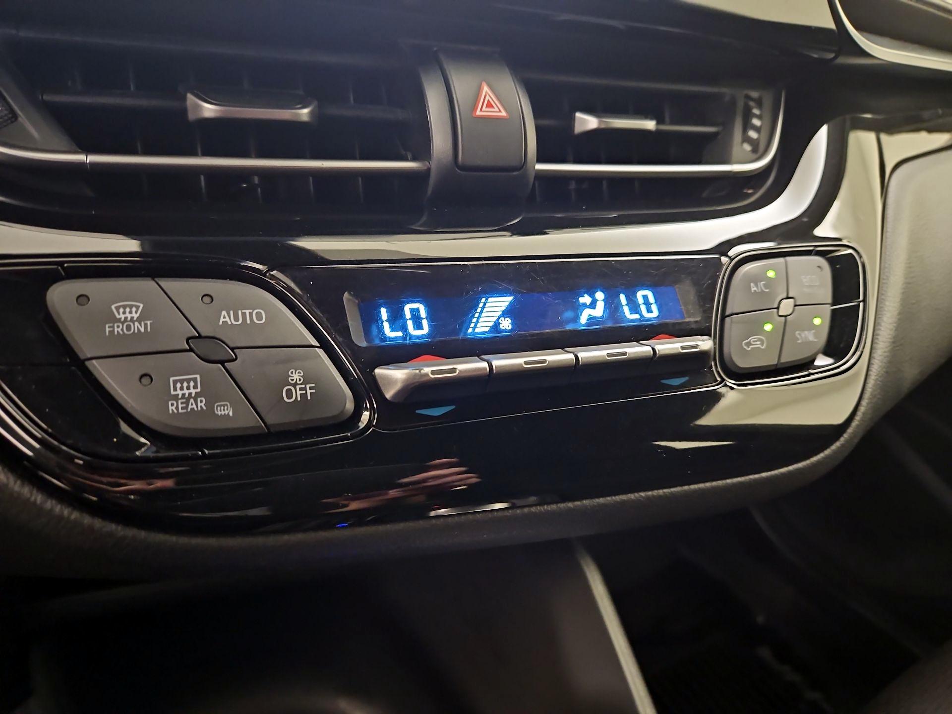 Thumbnail: 2019 Toyota C-HR - 17