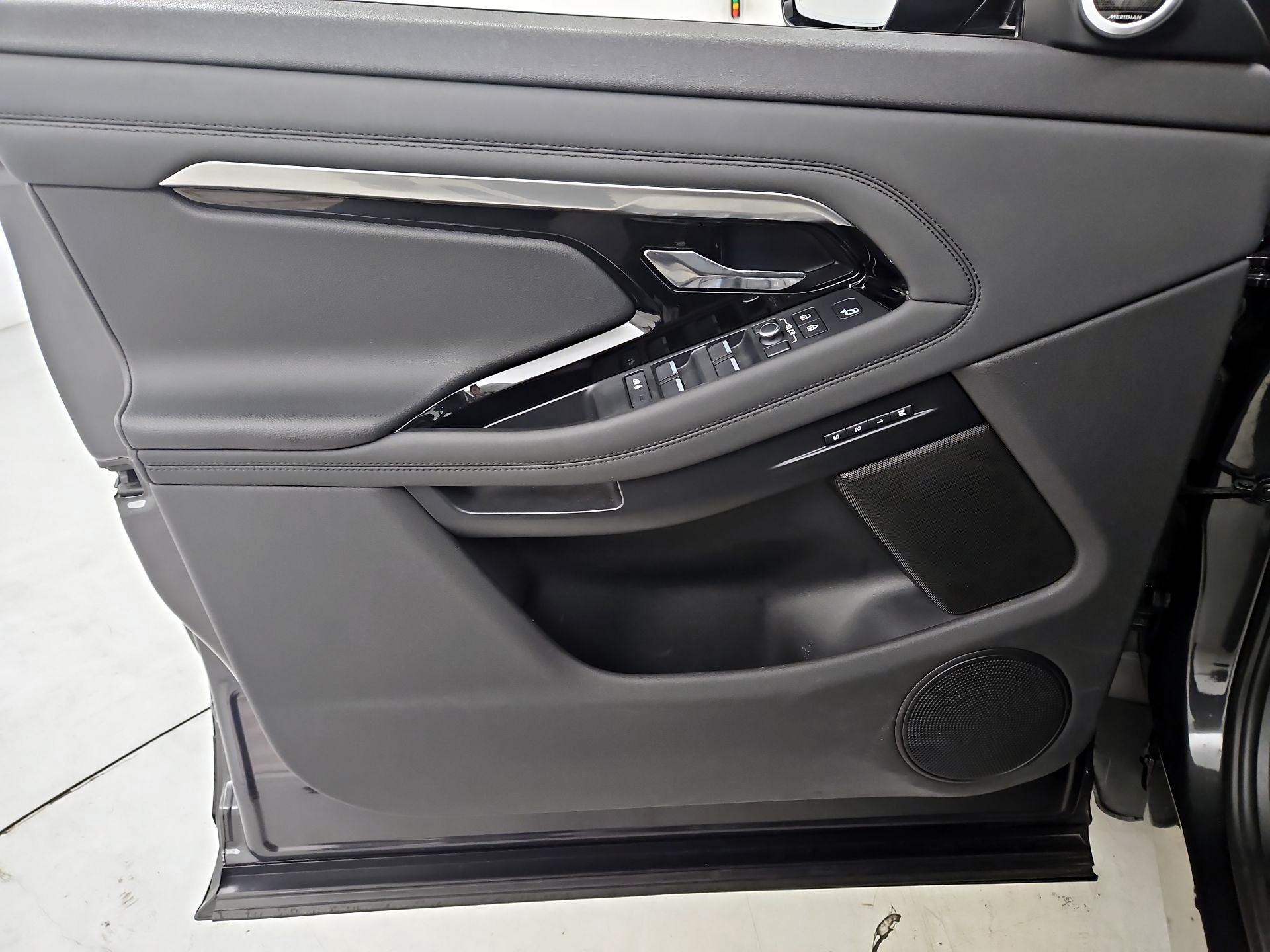 Thumbnail: 2021 Land Rover Range Rover Evoque - 12