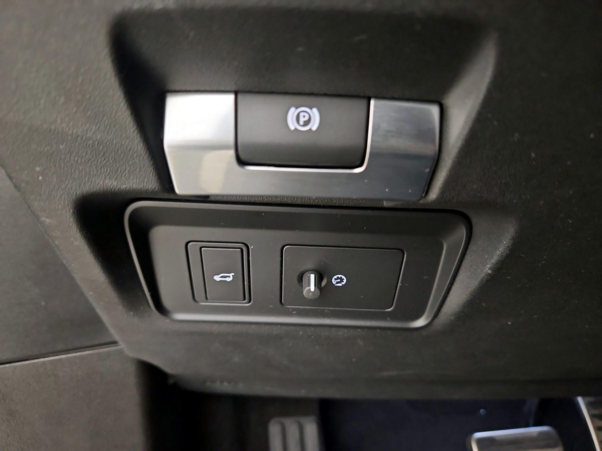 Thumbnail: 2021 Land Rover Range Rover Evoque - 13