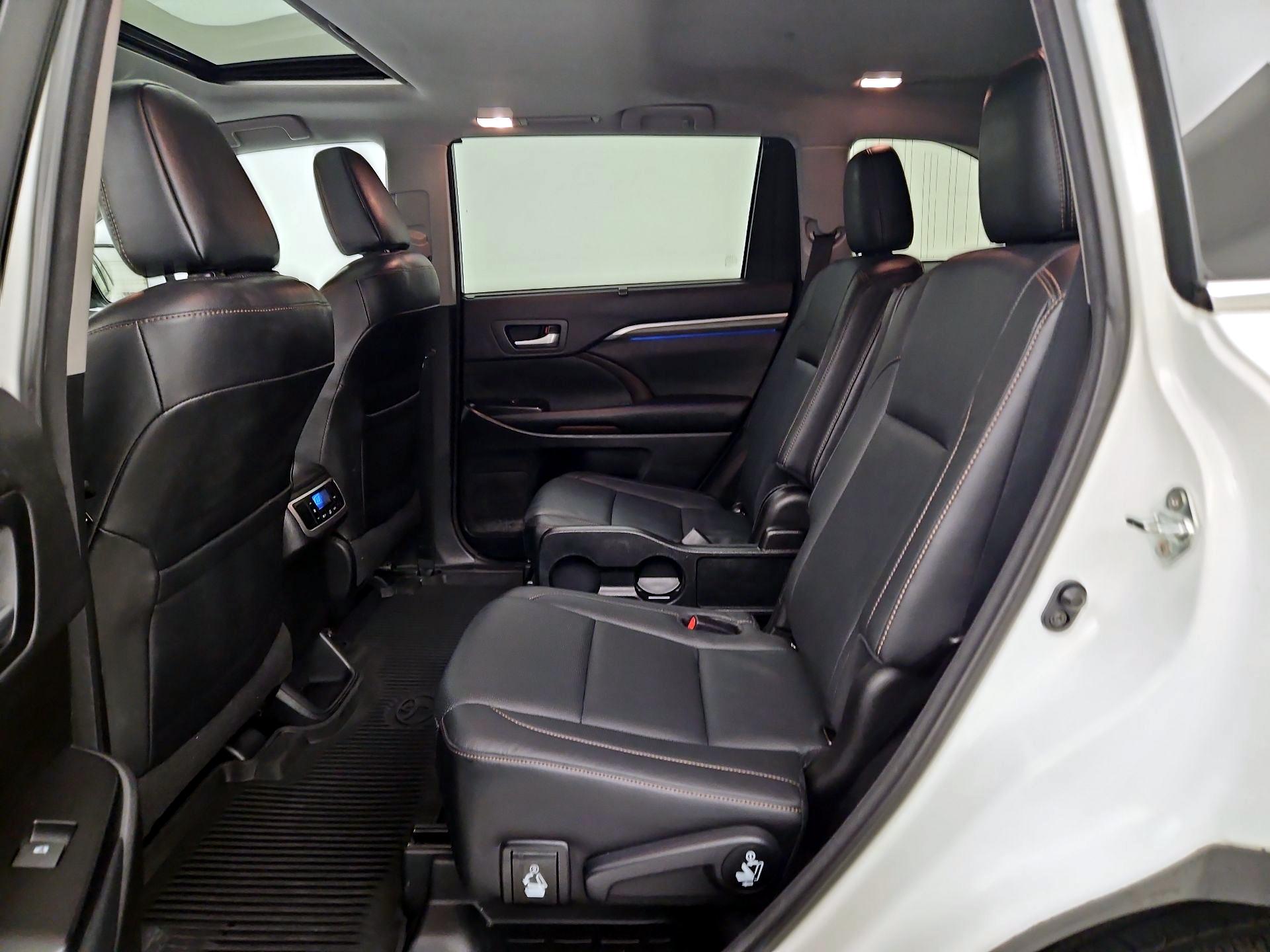 Thumbnail: 2018 Toyota Highlander - 20