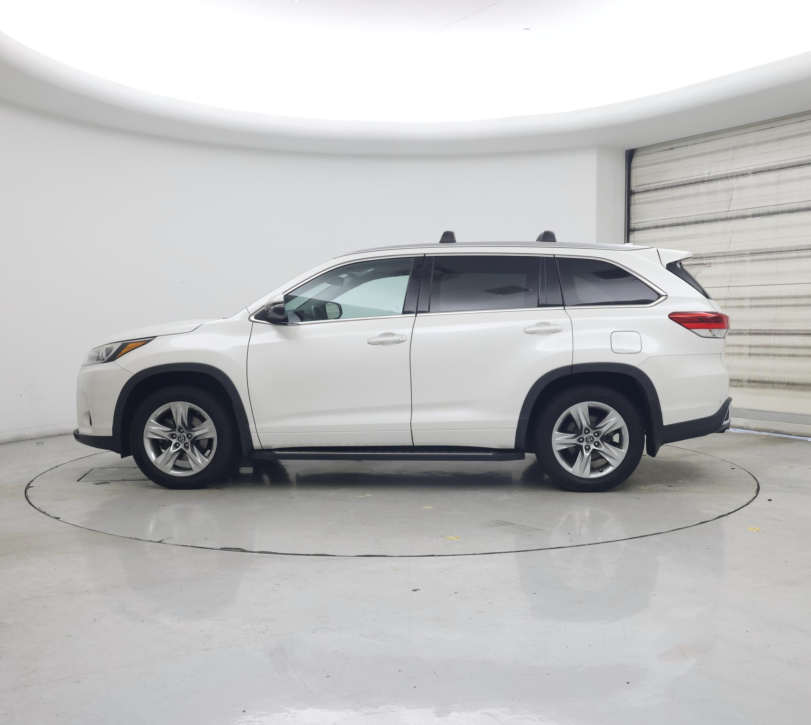 Thumbnail: 2018 Toyota Highlander - 3
