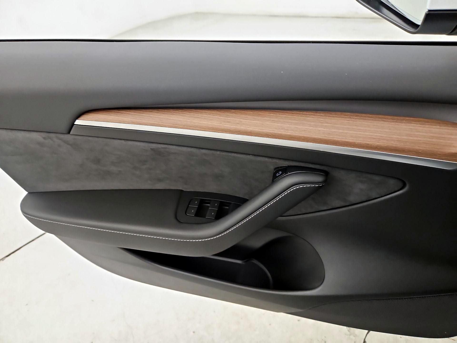Thumbnail: 2023 Tesla Model 3 - 12