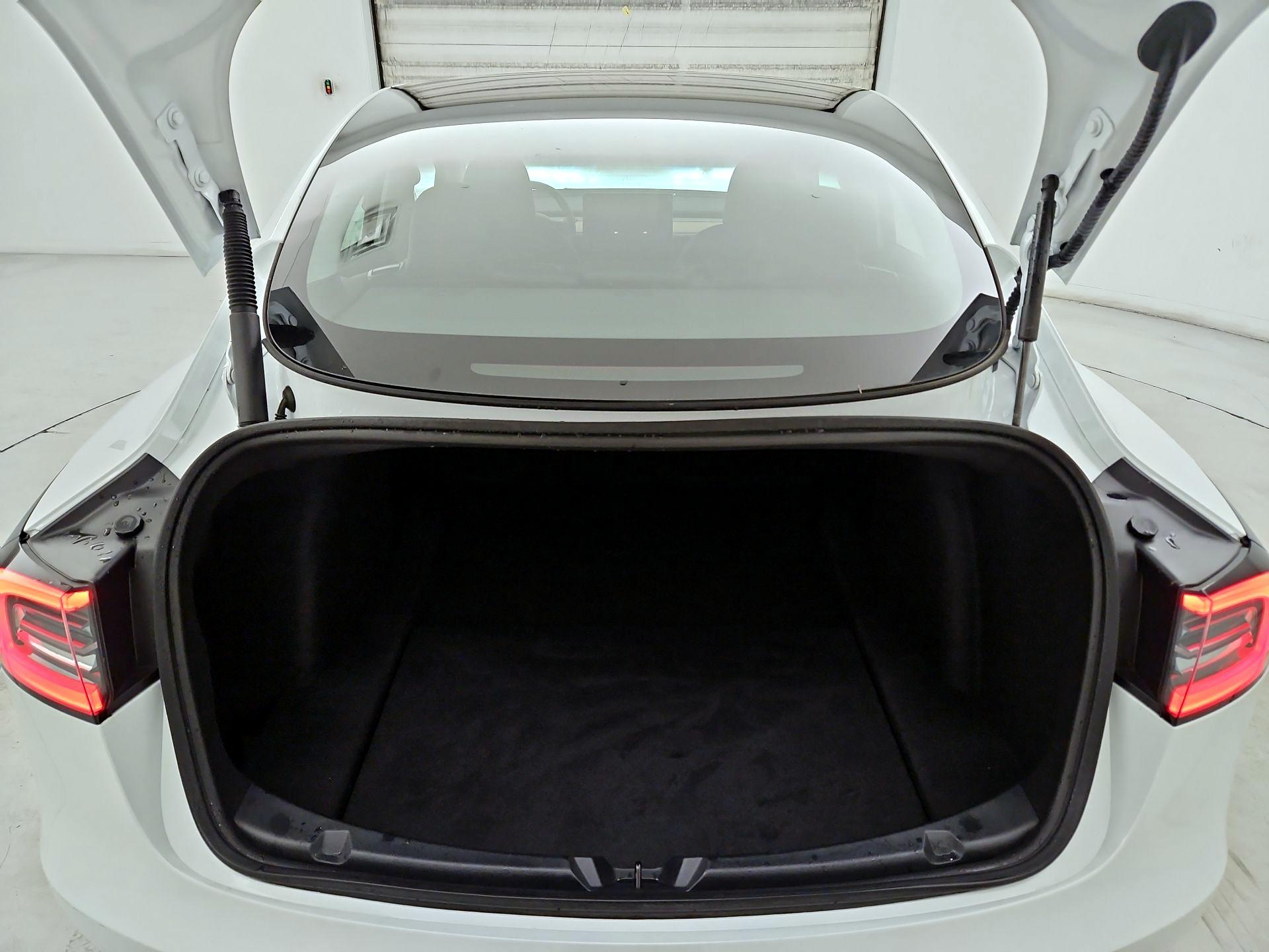 Thumbnail: 2023 Tesla Model 3 - 19
