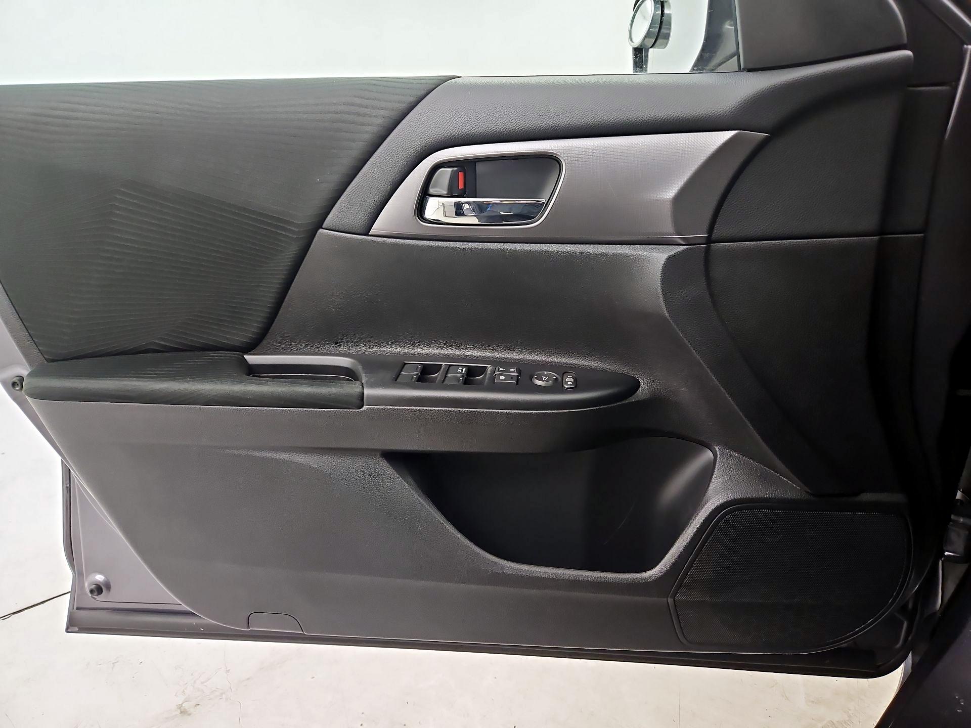 Thumbnail: 2015 Honda Accord - 12