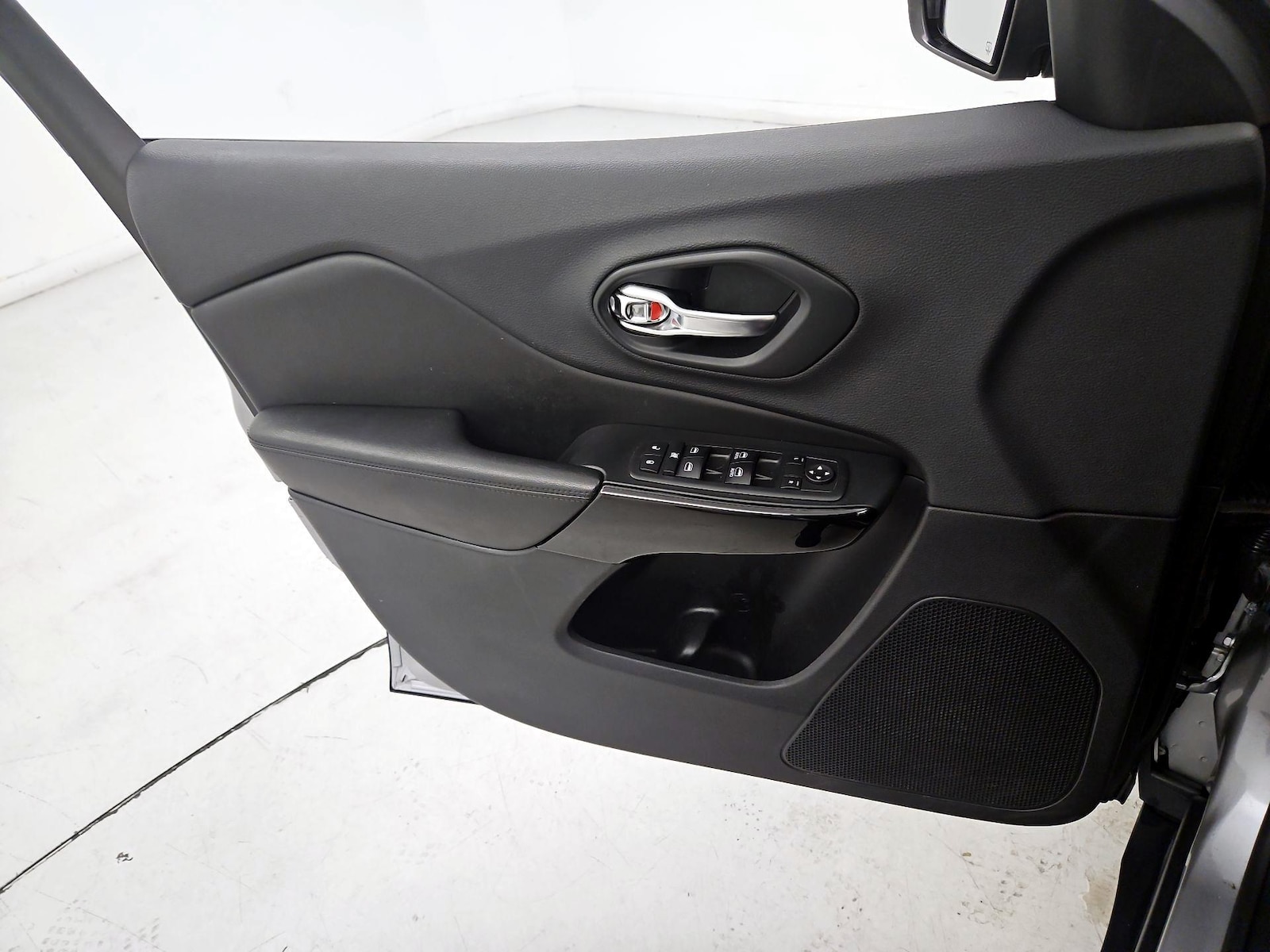2019 Jeep Cherokee Altitude - Photo 13