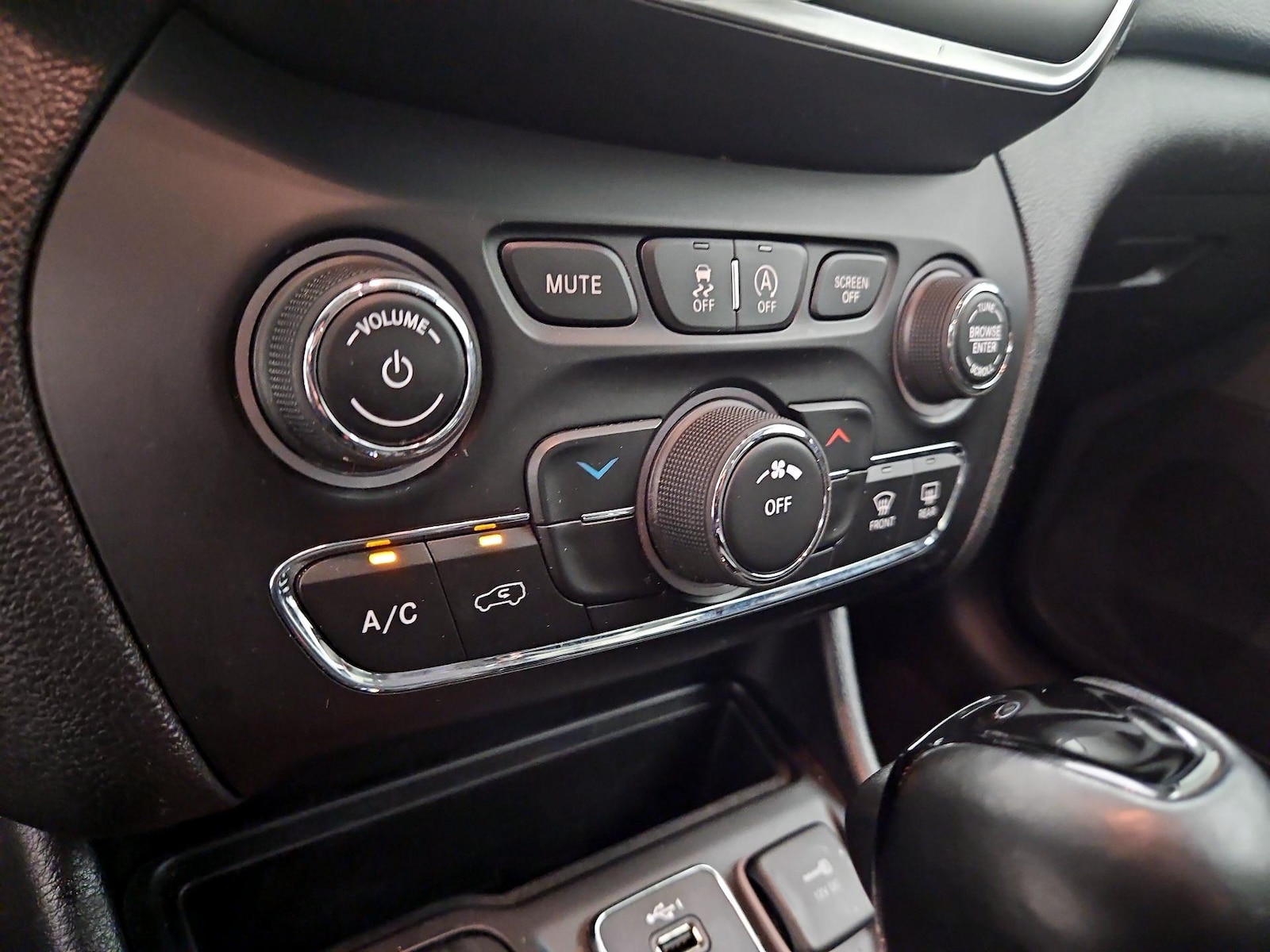 2019 Jeep Cherokee Altitude - Photo 17