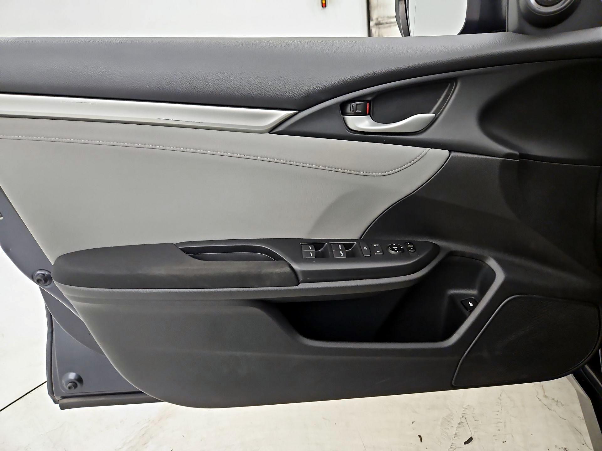 Thumbnail: 2016 Honda Civic - 12