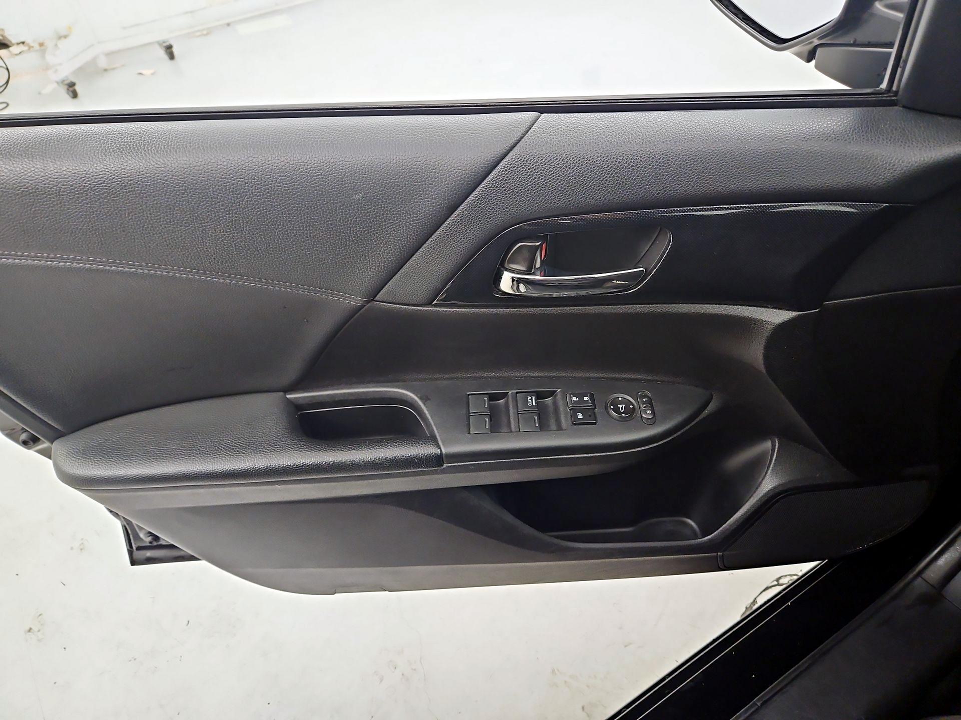 Thumbnail: 2015 Honda Accord - 12