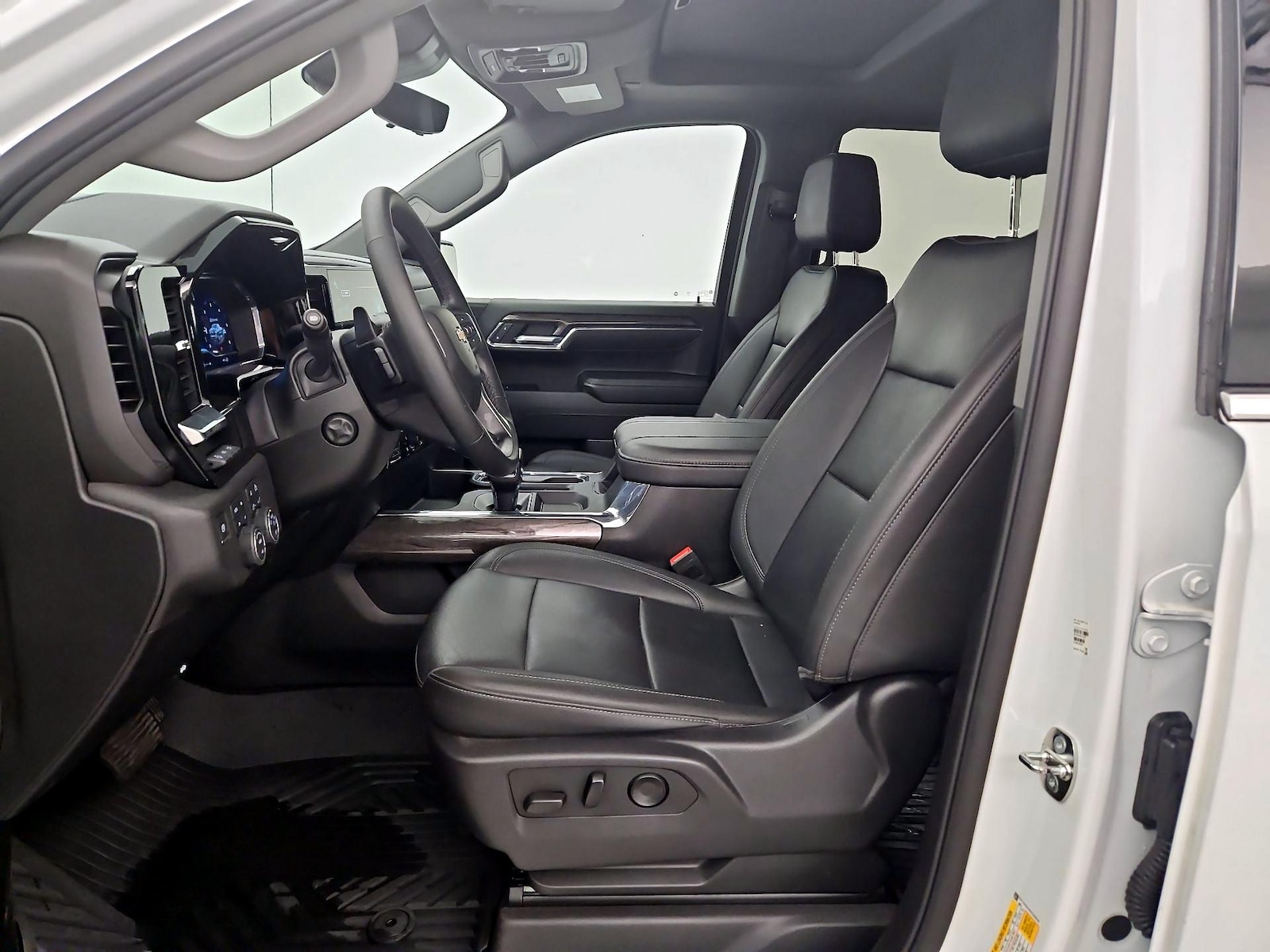 2024 Chevrolet Silverado 1500 LTZ - Photo 12