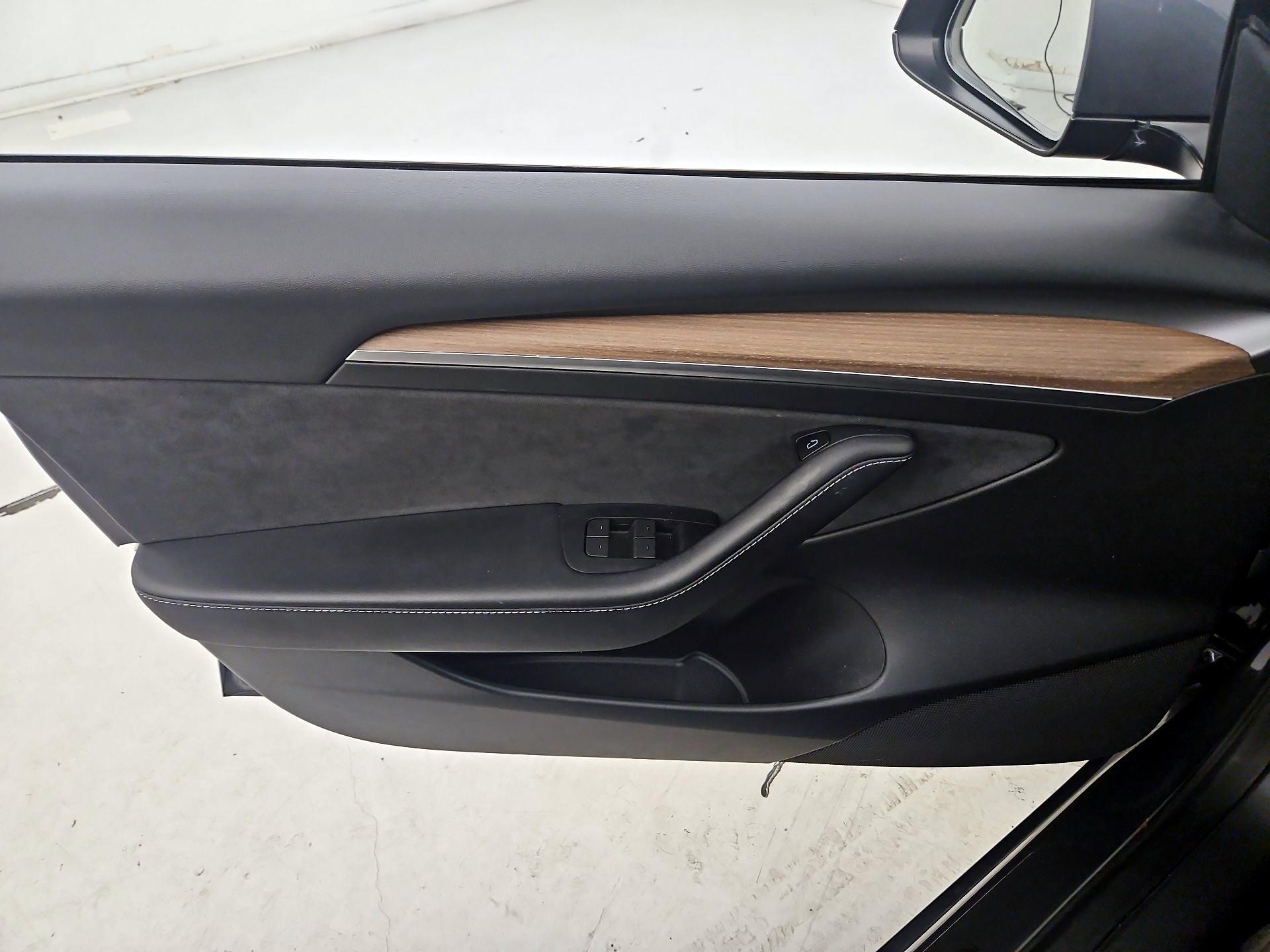 Thumbnail: 2023 Tesla Model 3 - 12