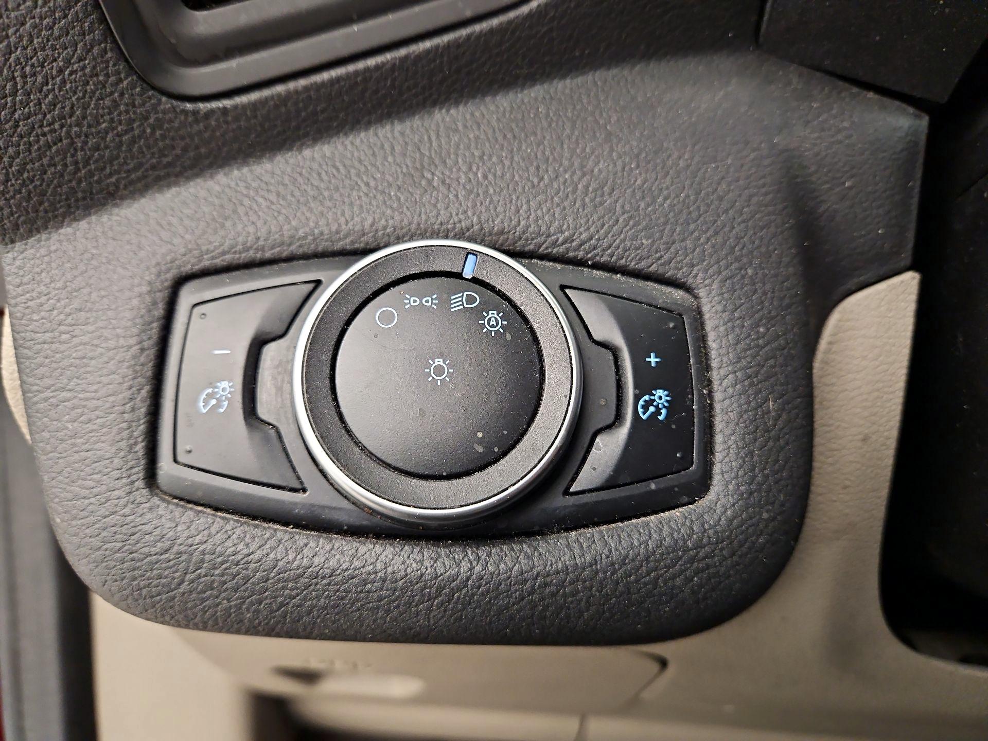 Thumbnail: 2016 Ford C-Max - 13
