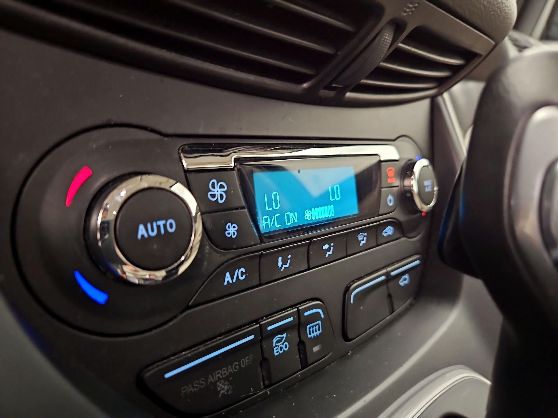 Thumbnail: 2016 Ford C-Max - 16