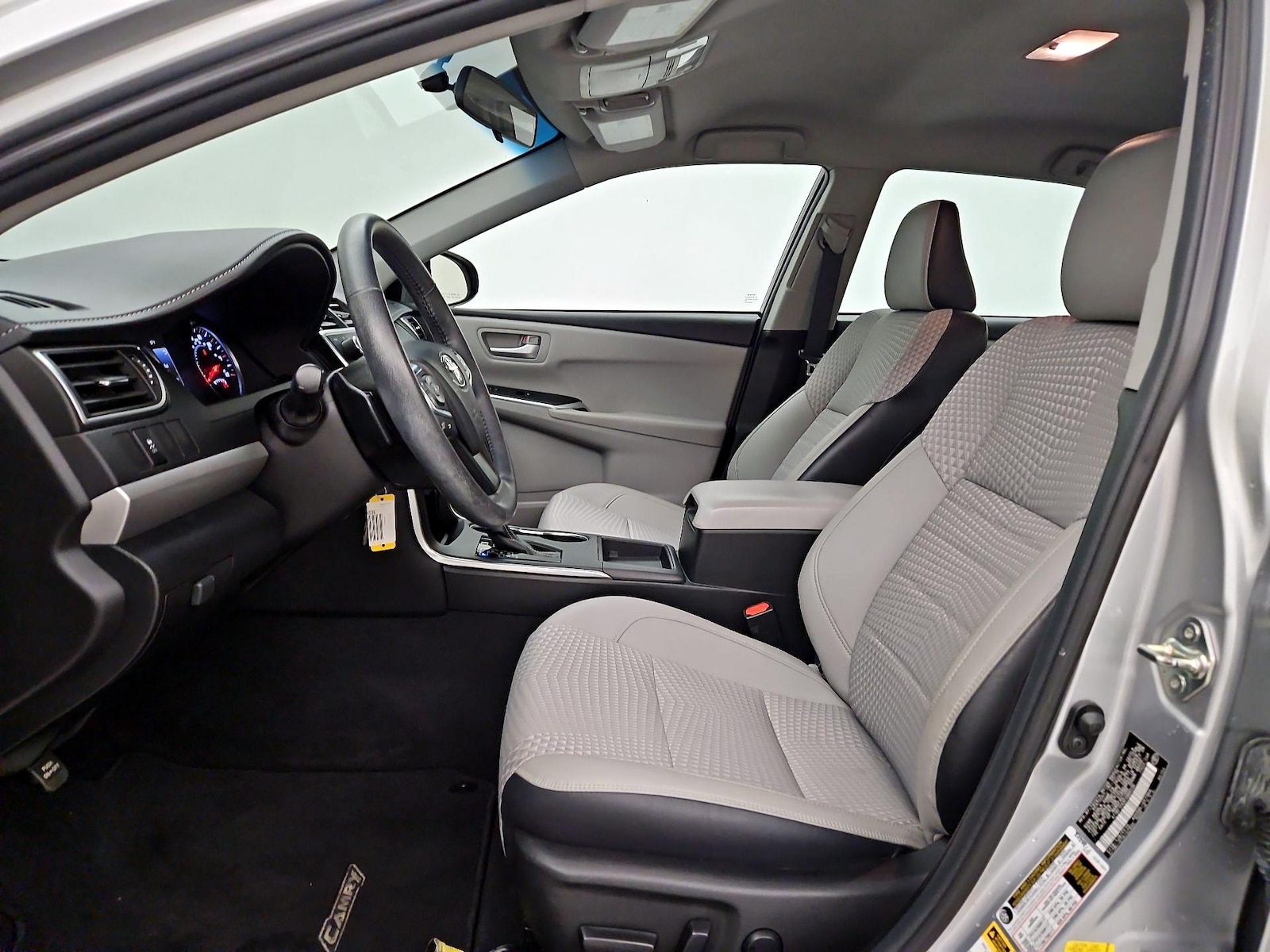 2015 Toyota Camry SE - Photo 12