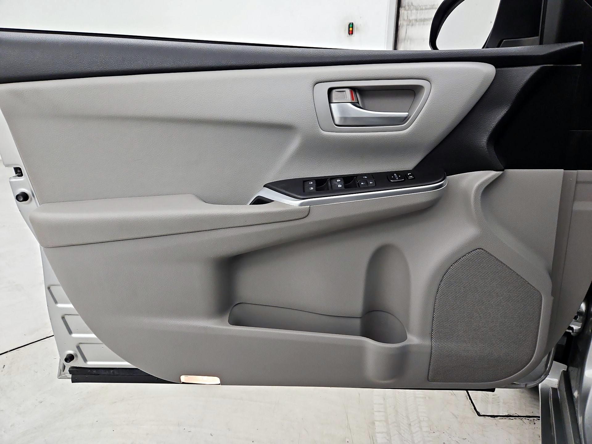 Thumbnail: 2015 Toyota Camry - 12