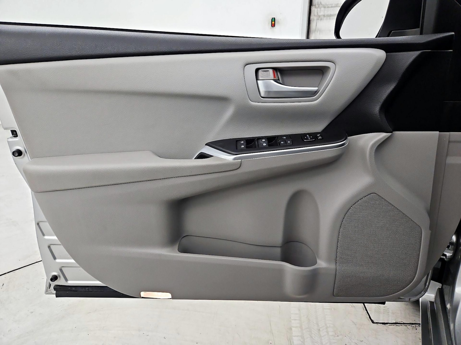2015 Toyota Camry SE - Photo 13
