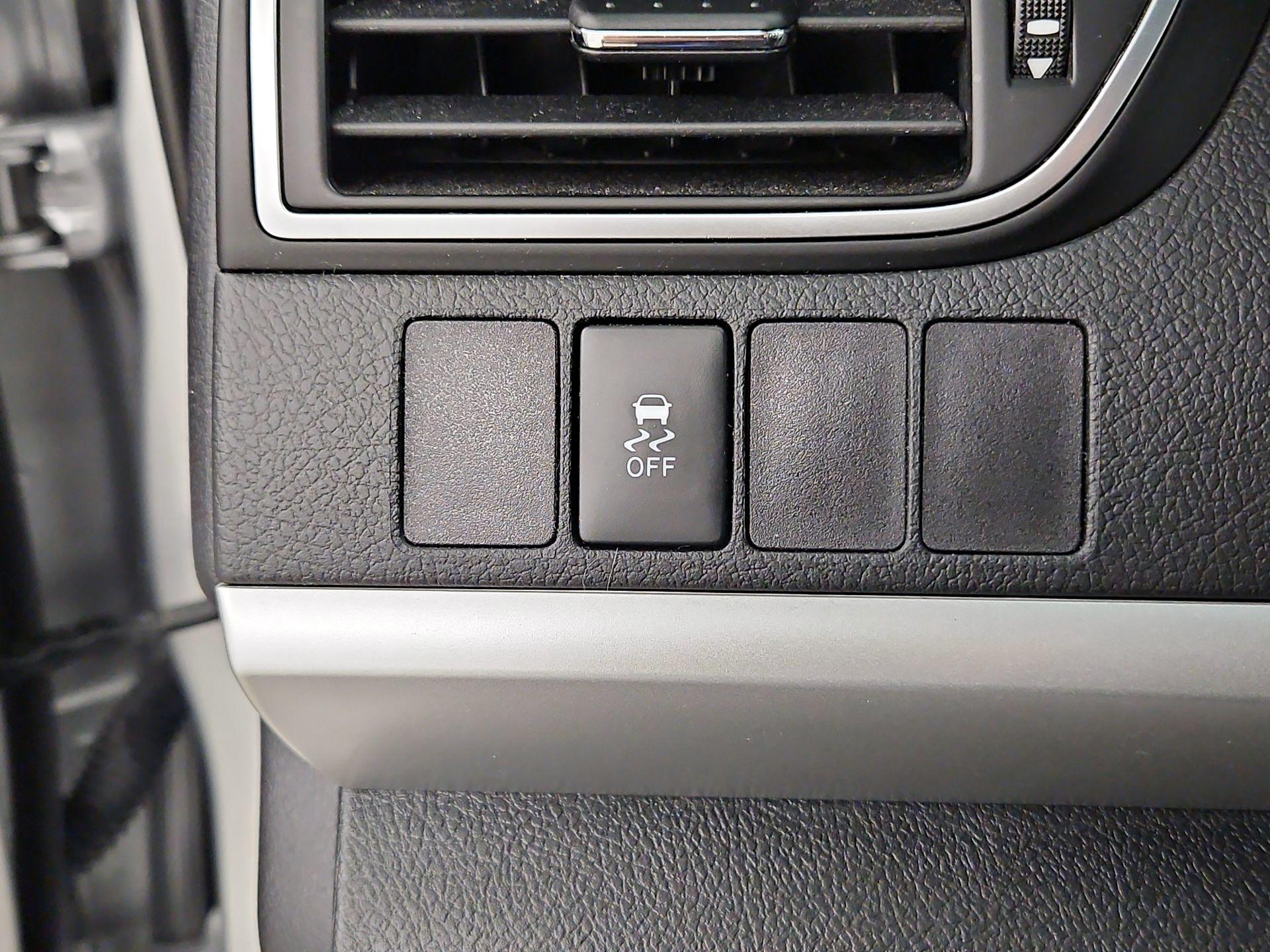 Thumbnail: 2015 Toyota Camry - 13