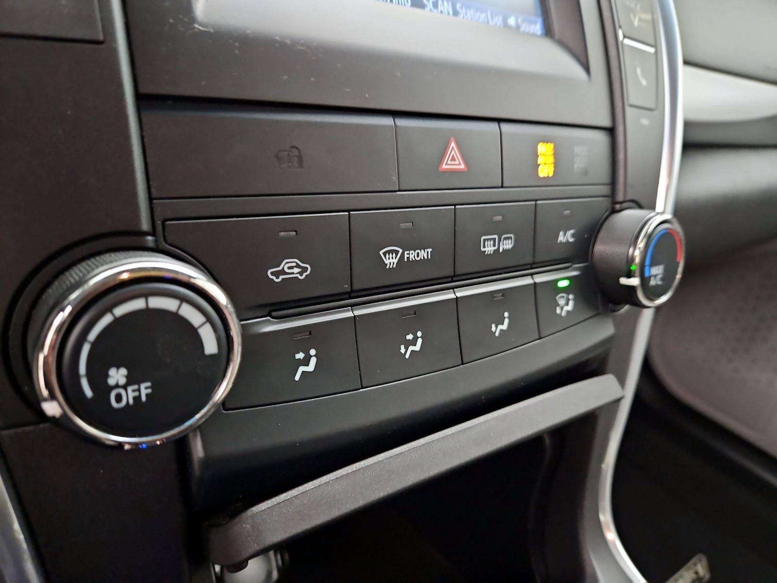2015 Toyota Camry SE - Photo 17