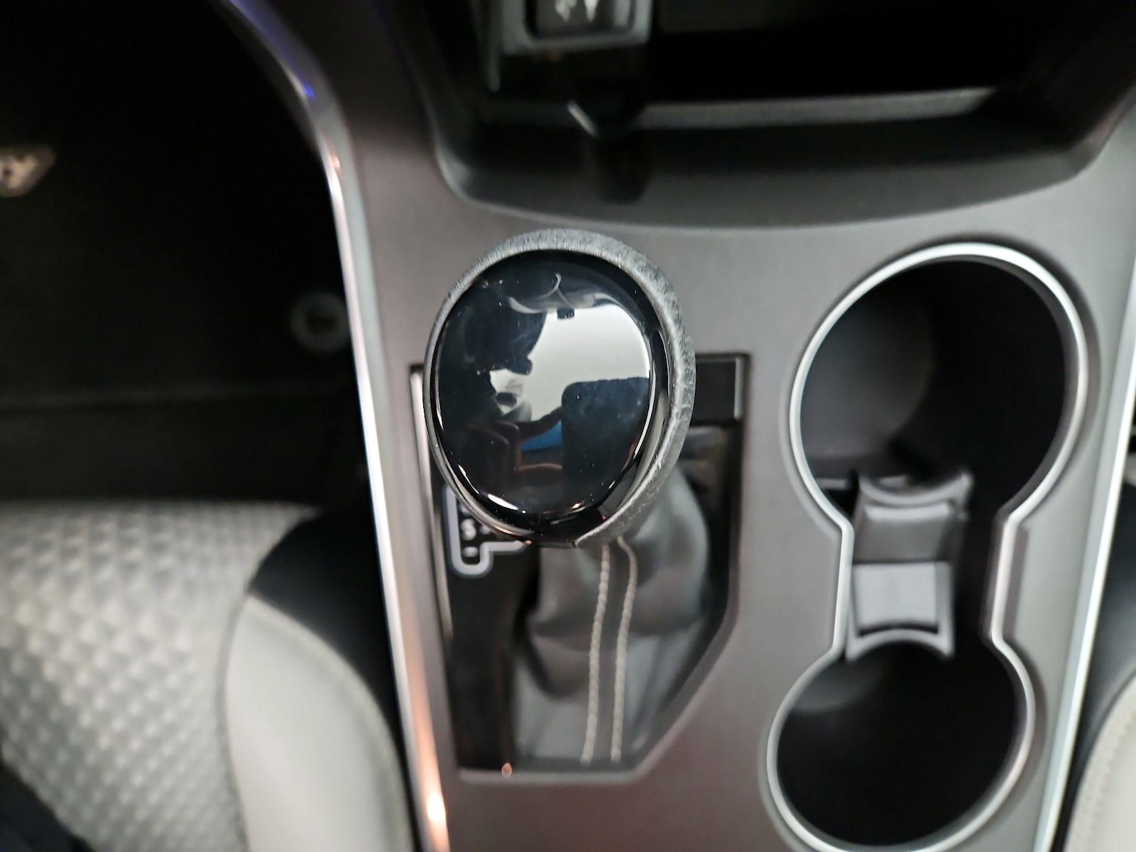 2015 Toyota Camry SE - Photo 18