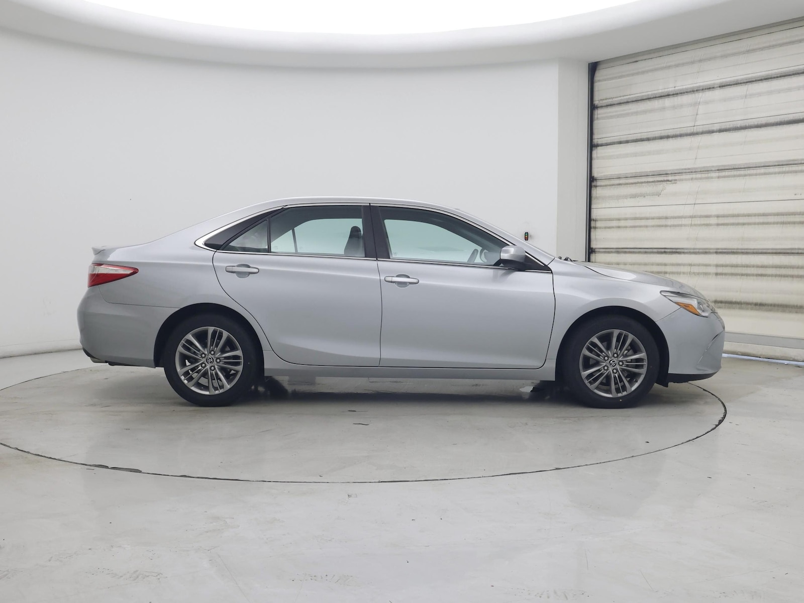 2015 Toyota Camry SE - Photo 8