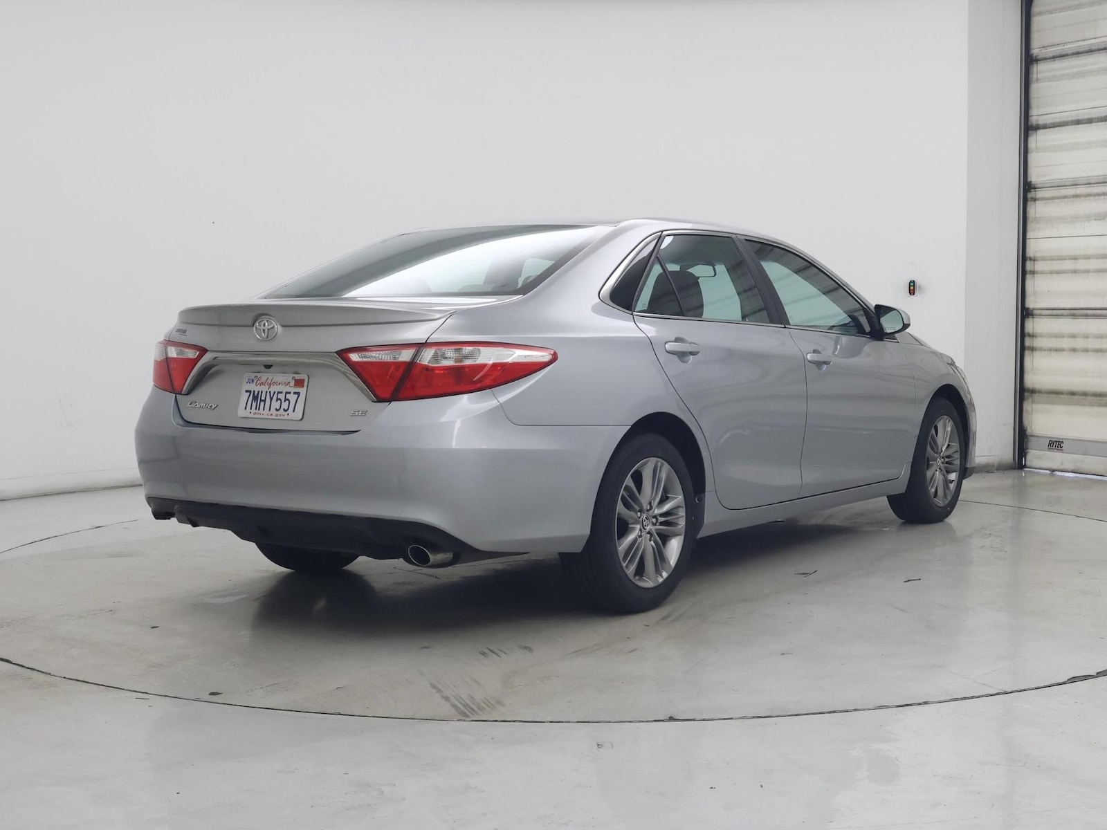 2015 Toyota Camry SE - Photo 9