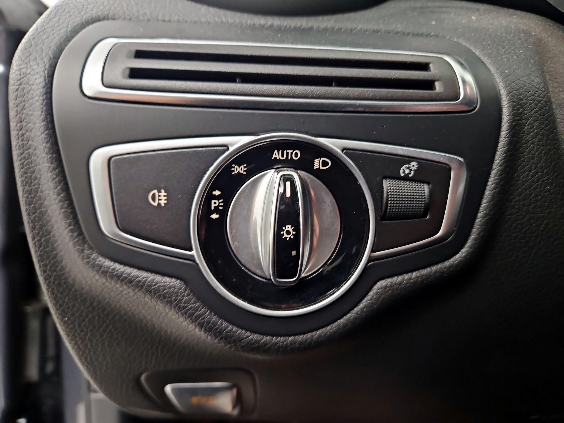 Thumbnail: 2016 Mercedes-Benz C-Class - 13