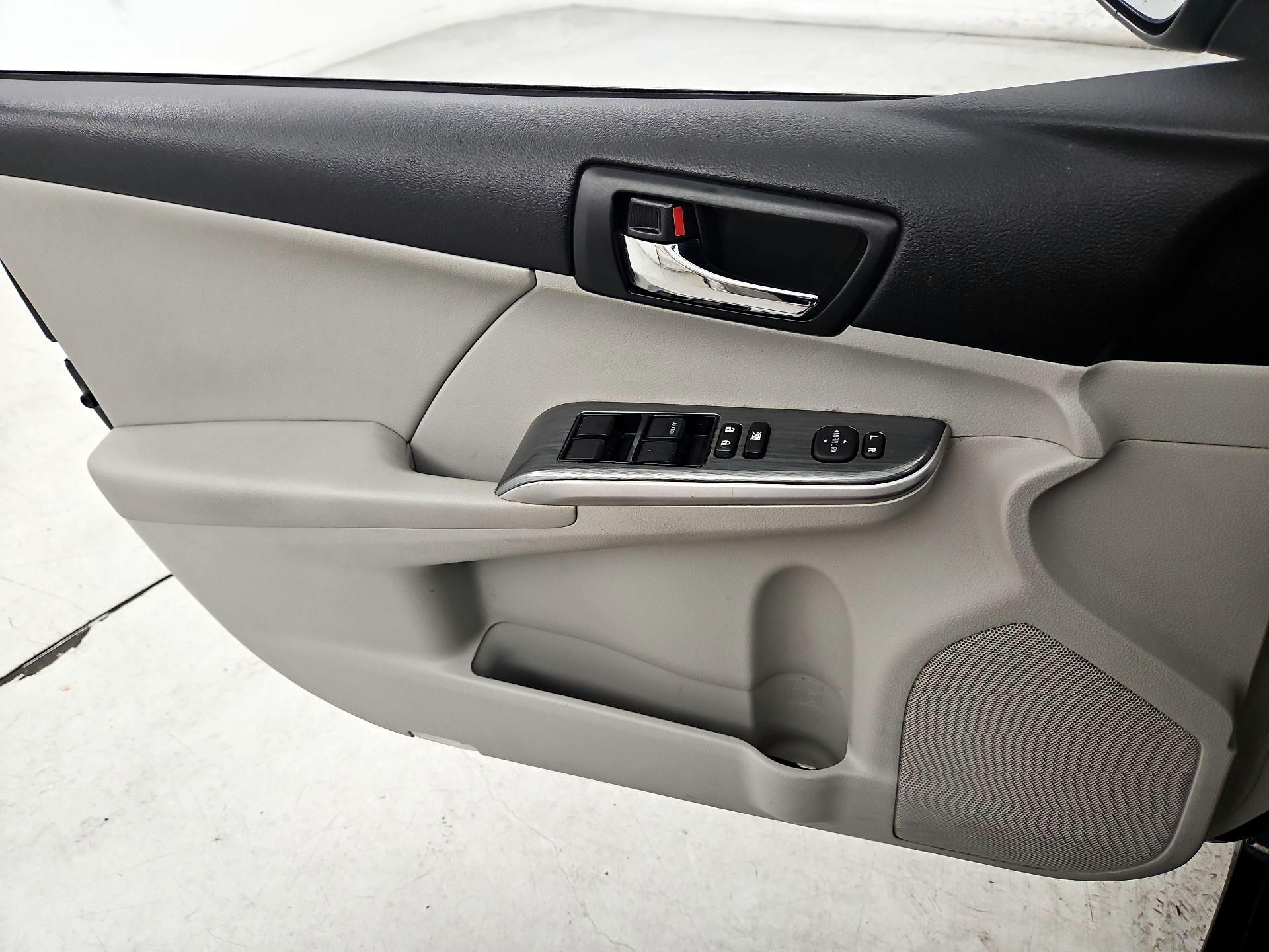 Thumbnail: 2014 Toyota Camry - 12