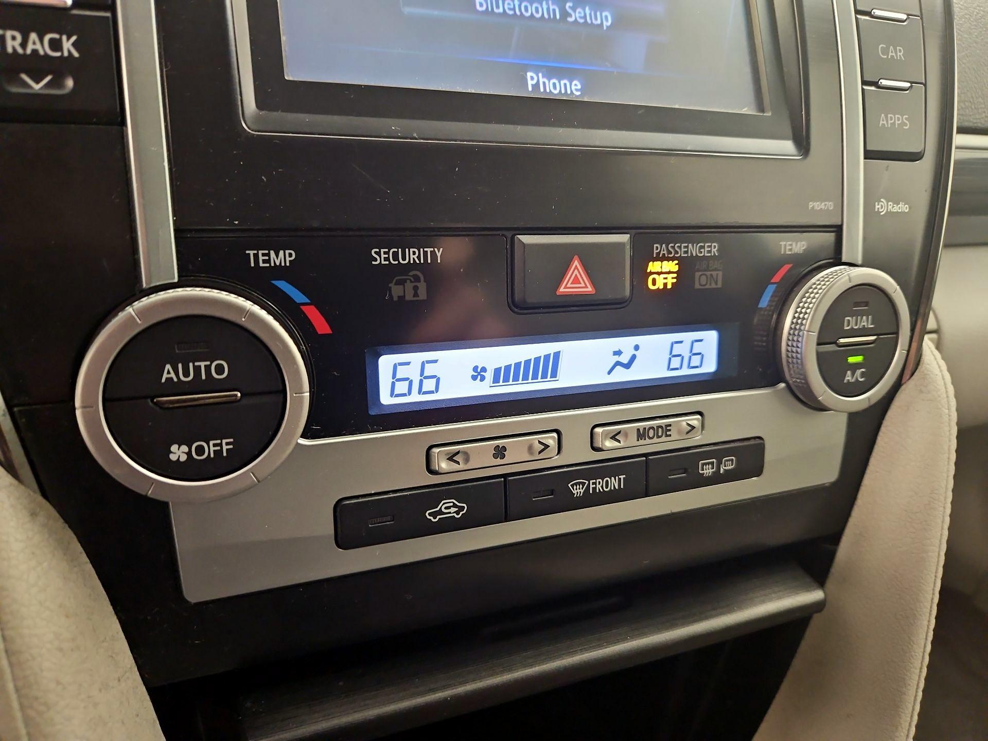 Thumbnail: 2014 Toyota Camry - 16