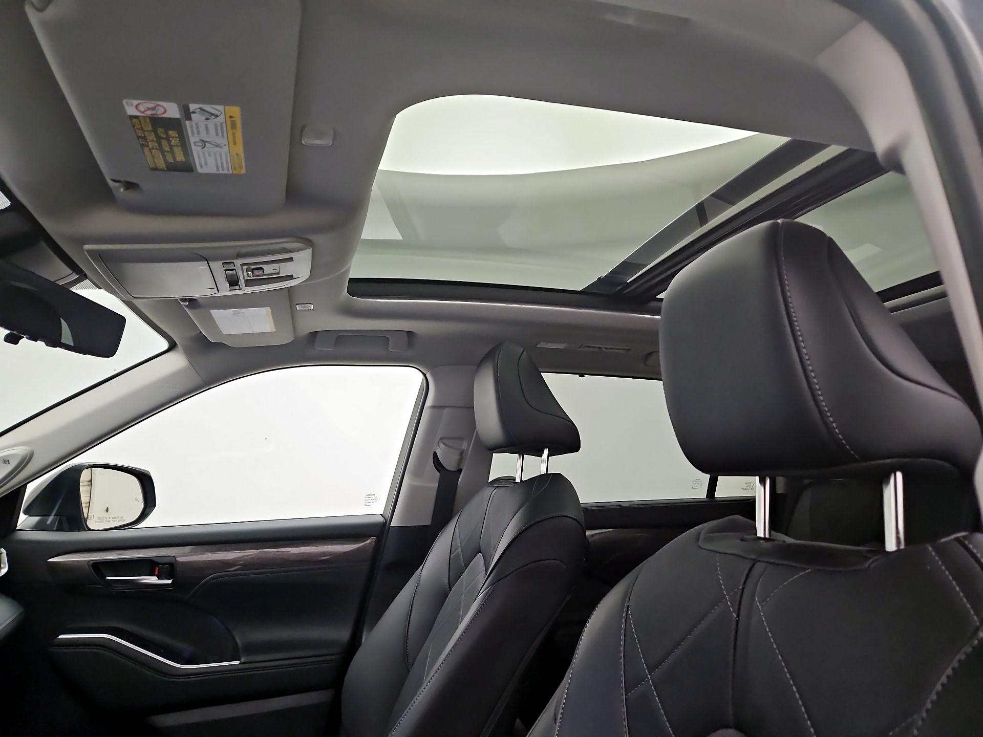 Thumbnail: 2025 Toyota Highlander - 20