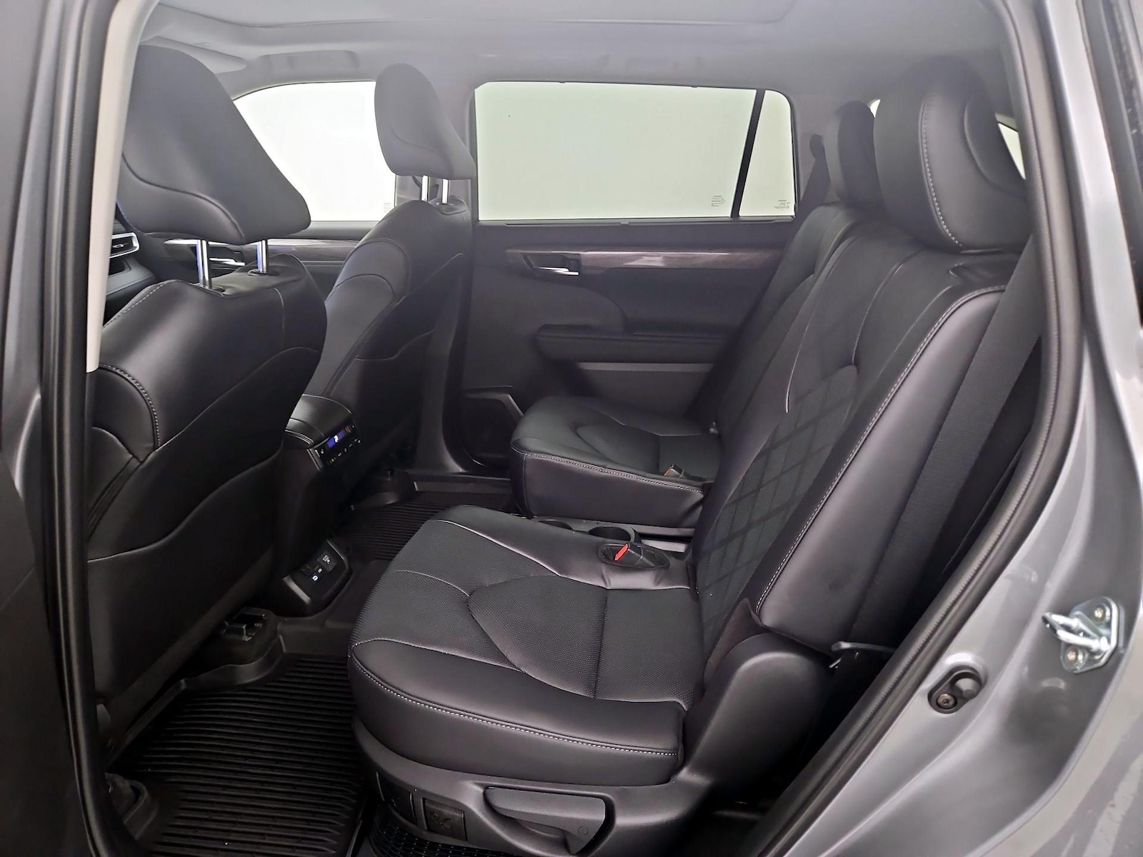 2025 Toyota Highlander Platinum - Photo 22