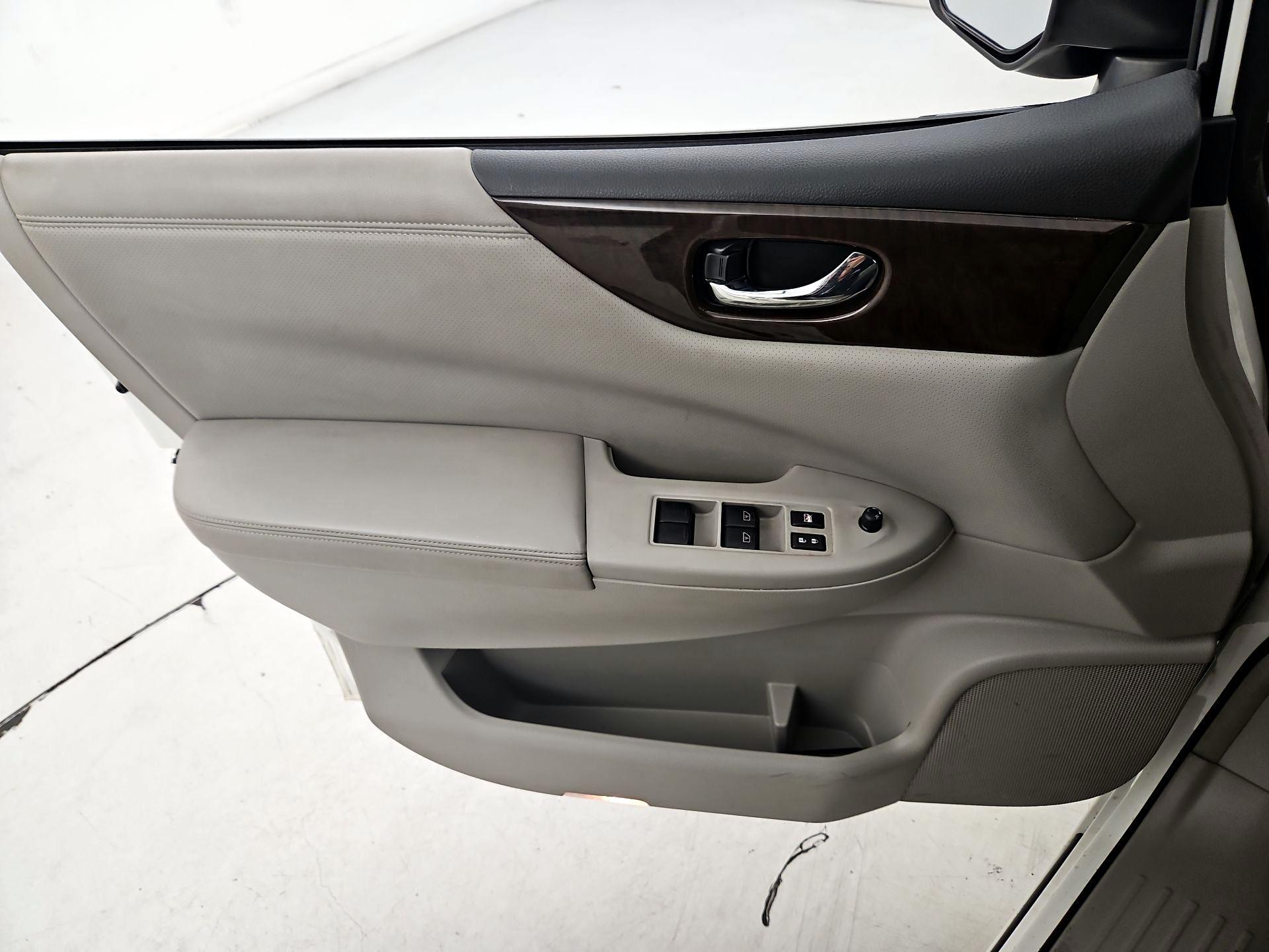 Thumbnail: 2015 Nissan Quest - 12