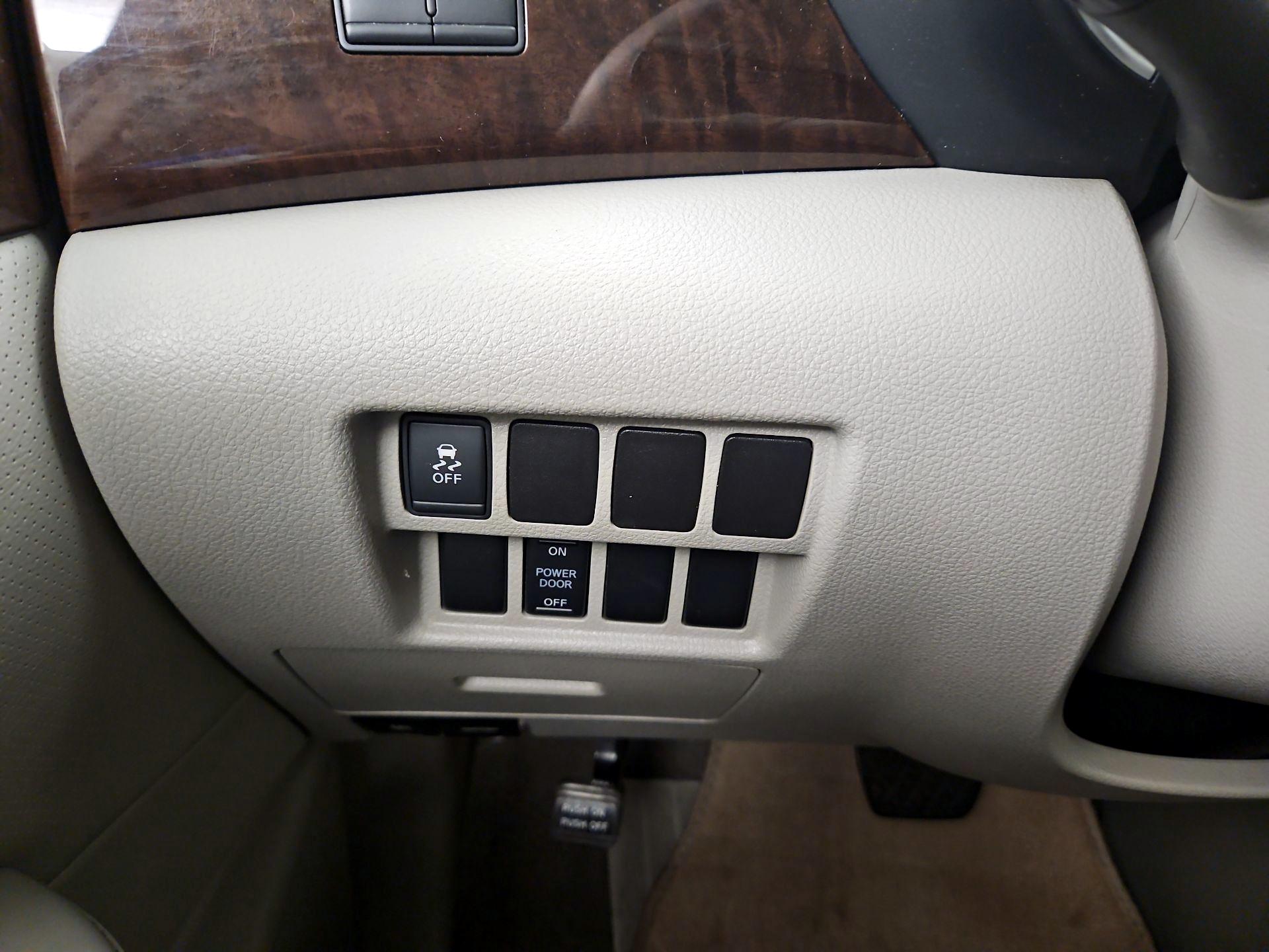 Thumbnail: 2015 Nissan Quest - 13