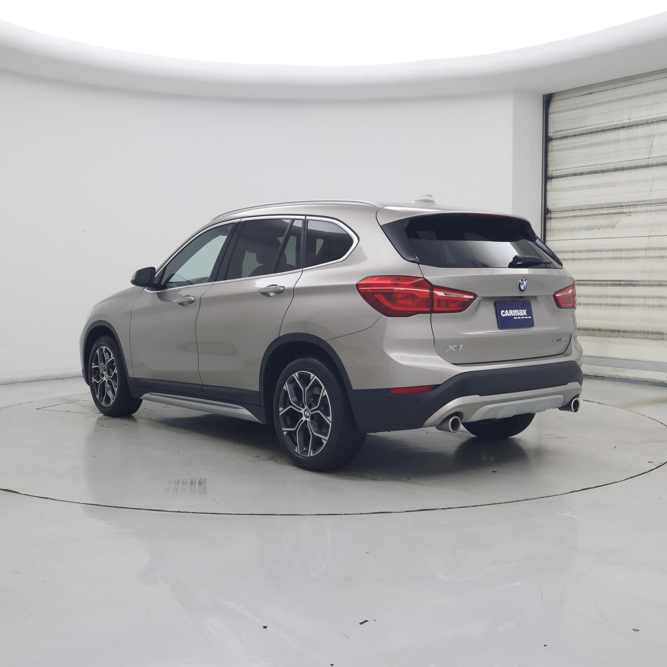 Thumbnail: 2021 BMW X1 - 2