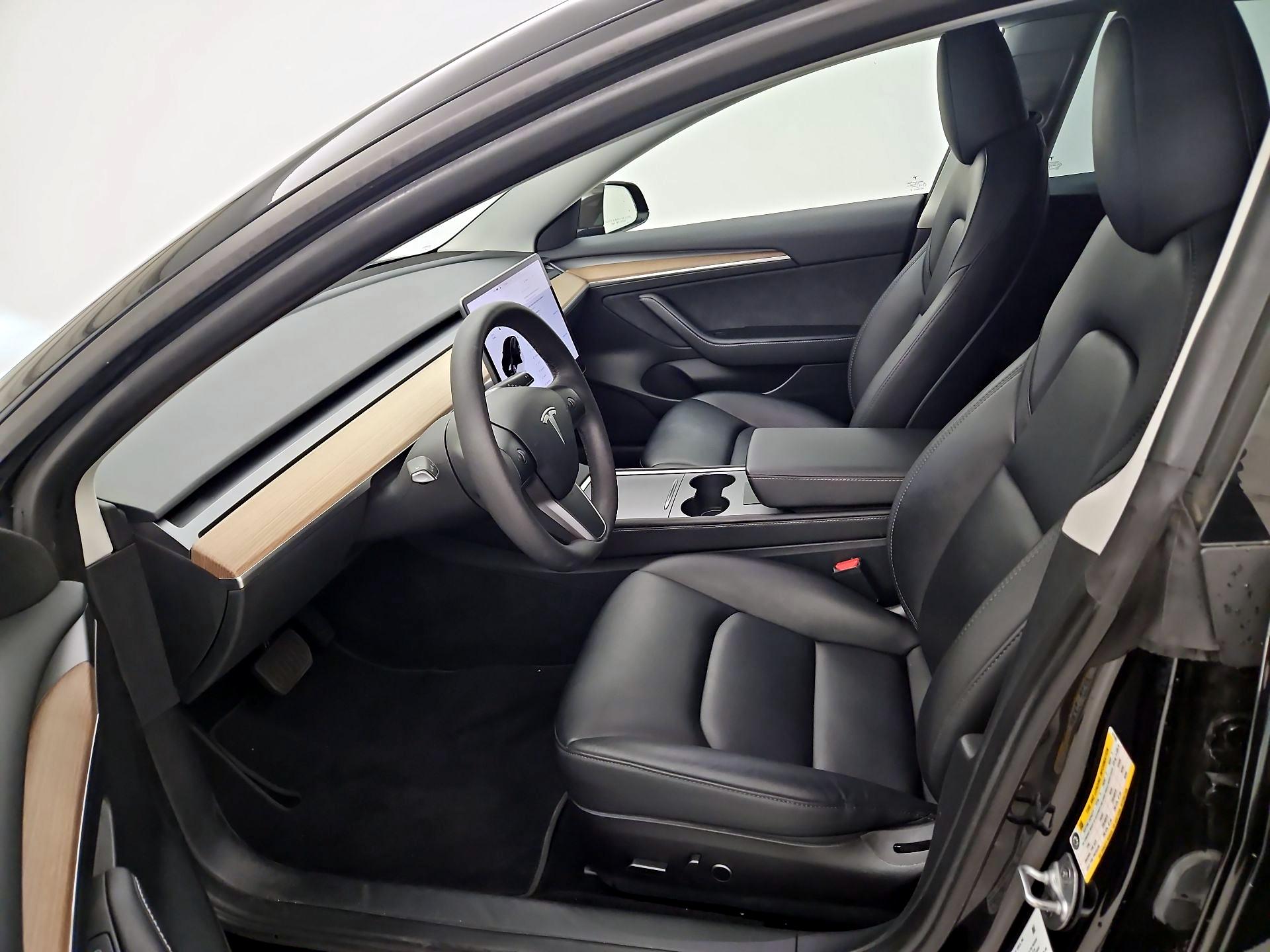Thumbnail: 2023 Tesla Model 3 - 11