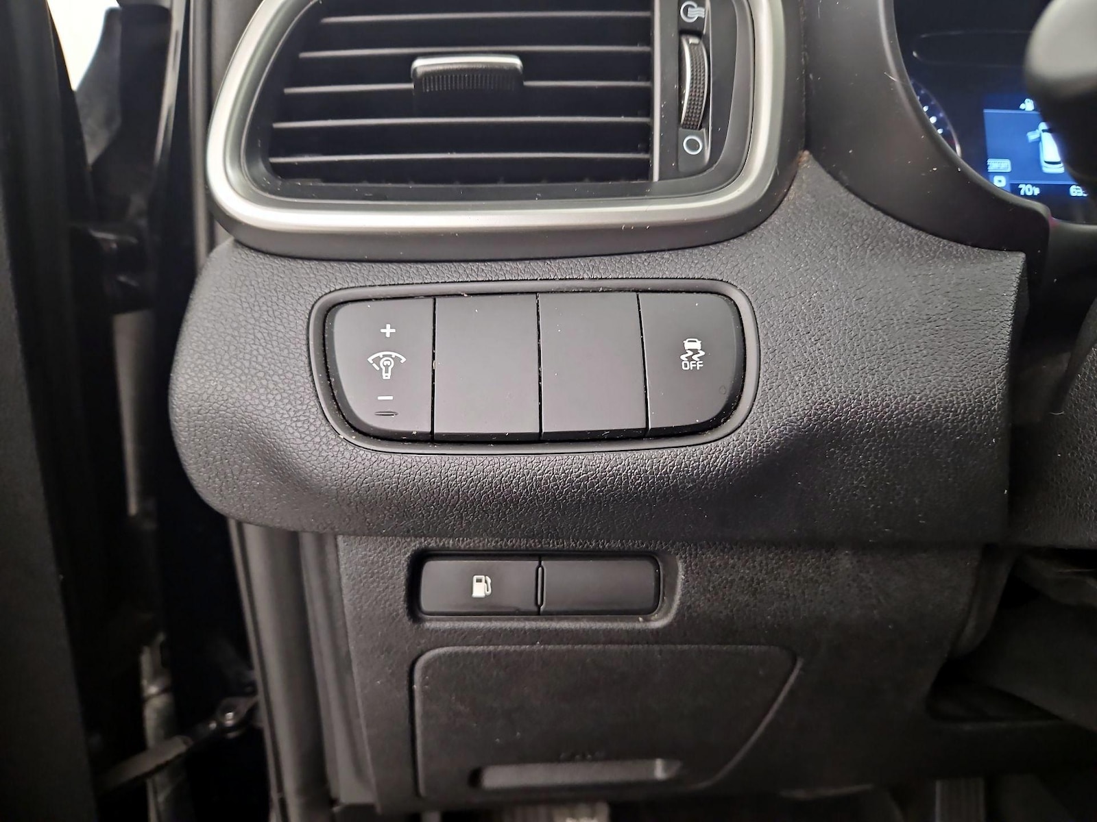 2020 Kia Sorento L - Photo 14