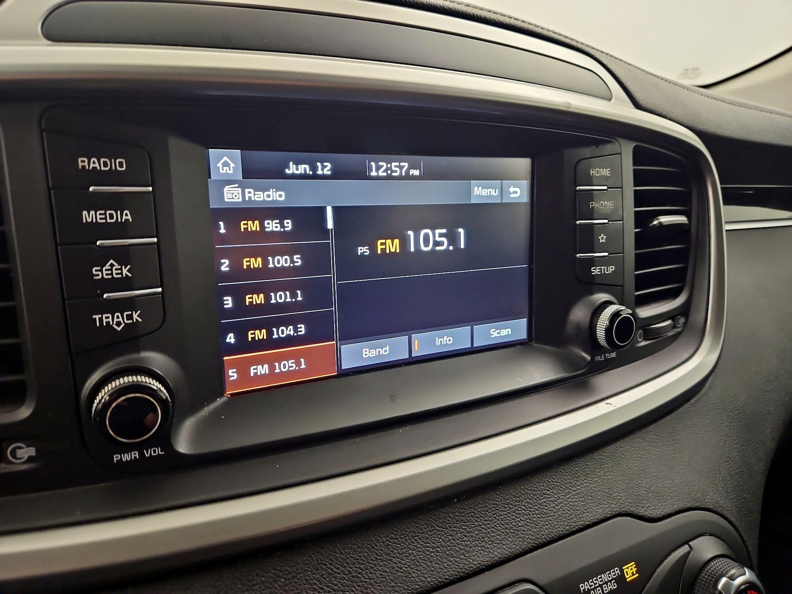 2020 Kia Sorento L - Photo 16