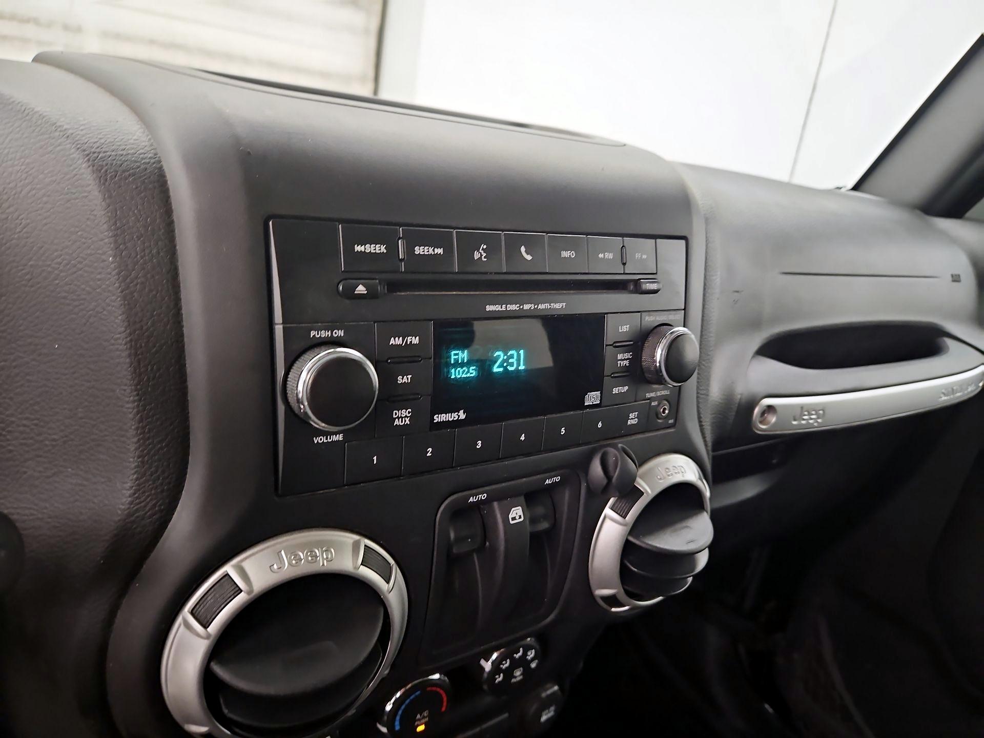 Thumbnail: 2016 Jeep Wrangler - 13