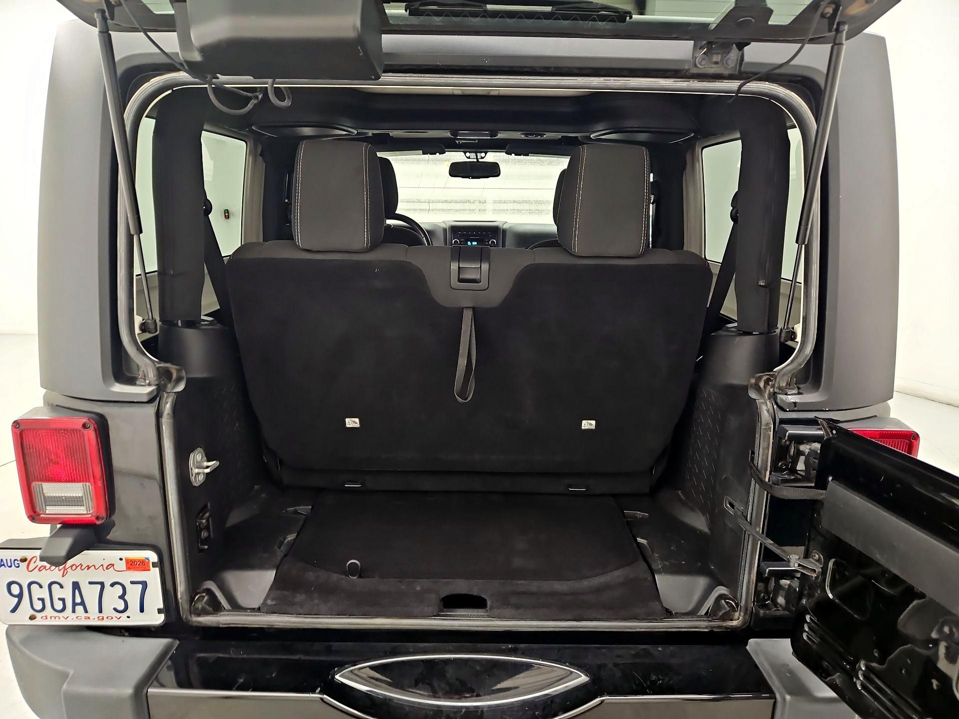 Thumbnail: 2016 Jeep Wrangler - 17