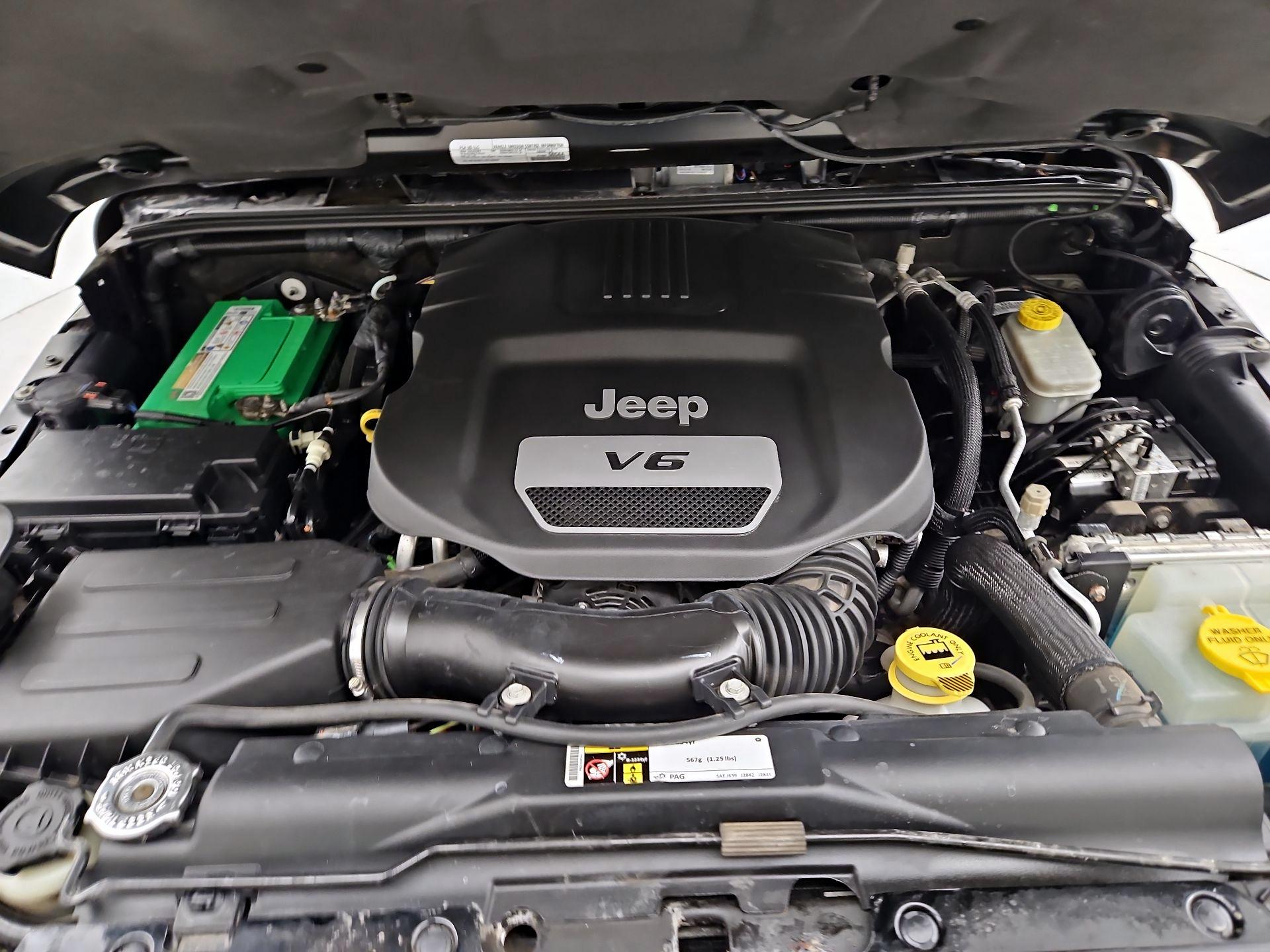 Thumbnail: 2016 Jeep Wrangler - 18