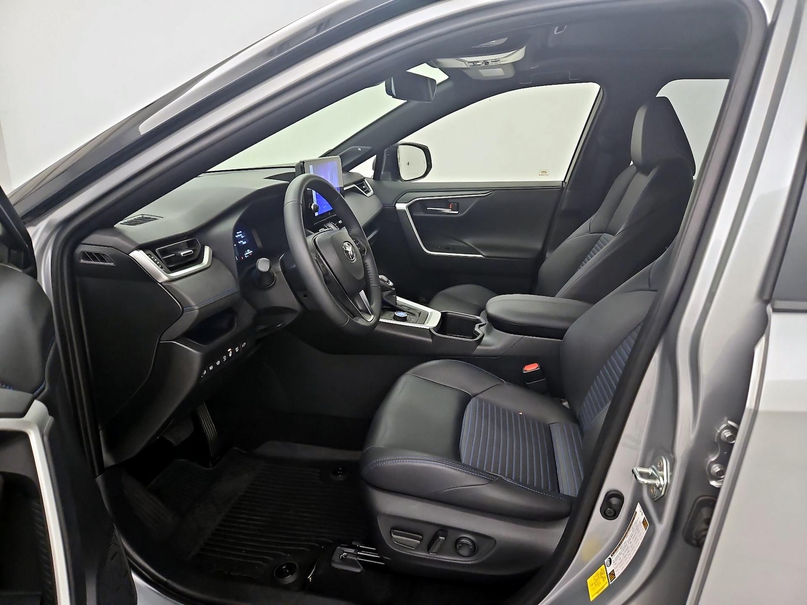 2024 Toyota RAV4 XSE - Photo 12