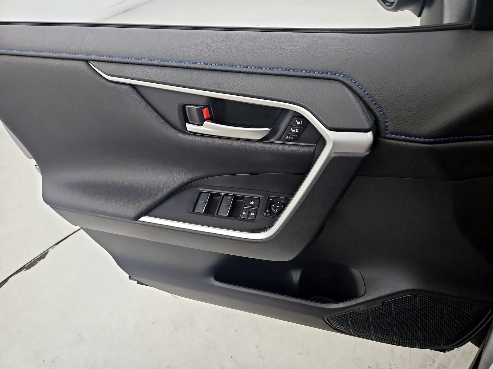 2024 Toyota RAV4 XSE - Photo 13