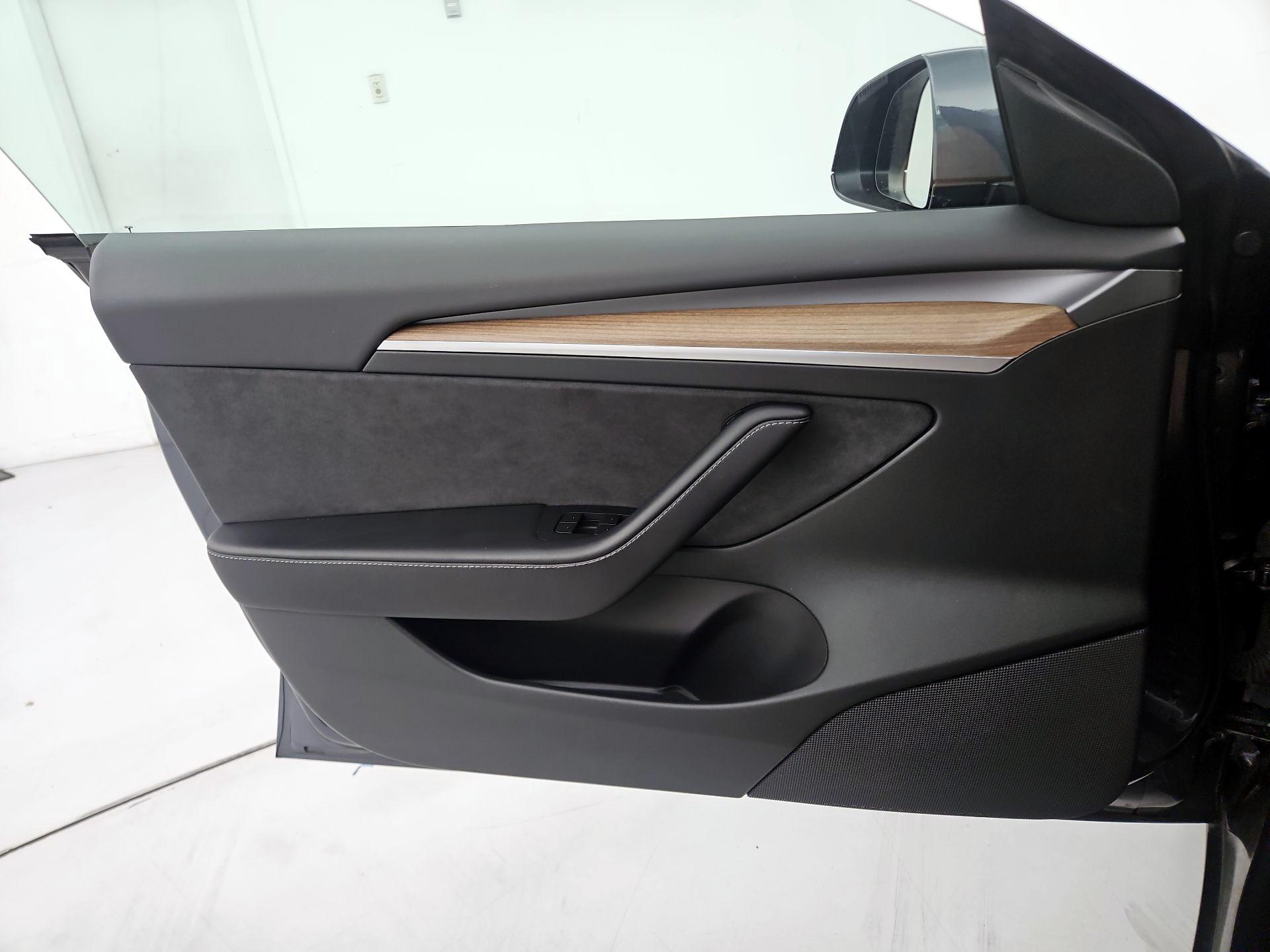 Thumbnail: 2023 Tesla Model 3 - 12