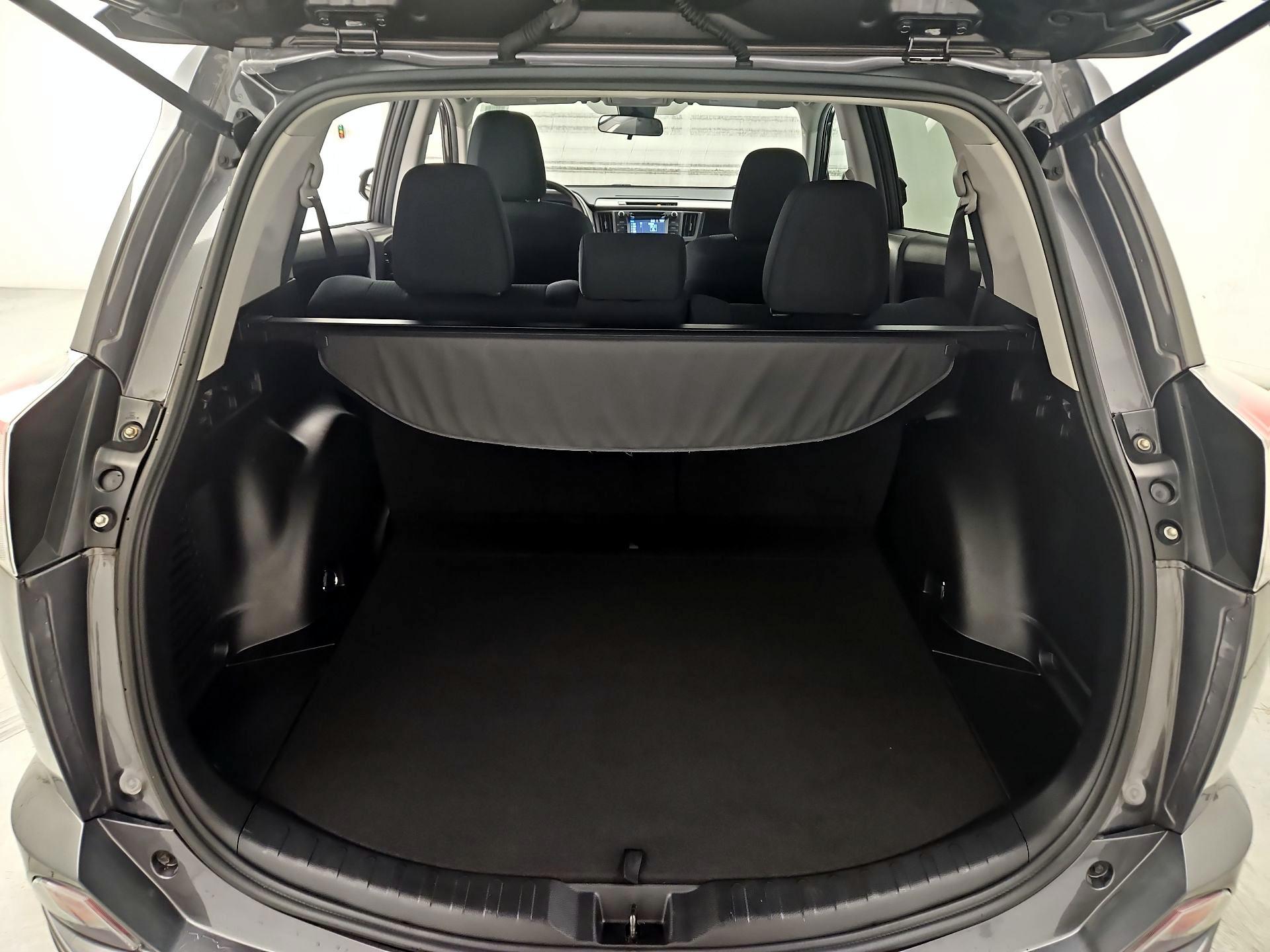 Thumbnail: 2017 Toyota RAV4 - 20