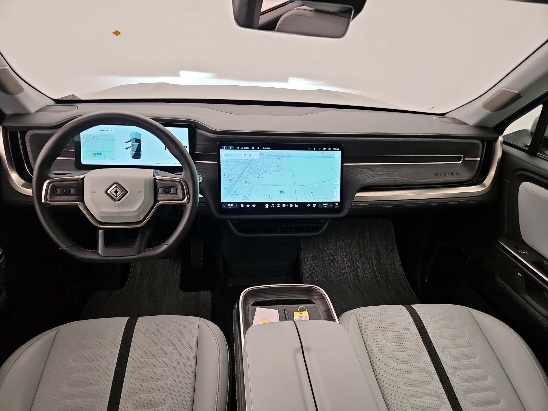 Thumbnail: 2025 Rivian R1S - 9