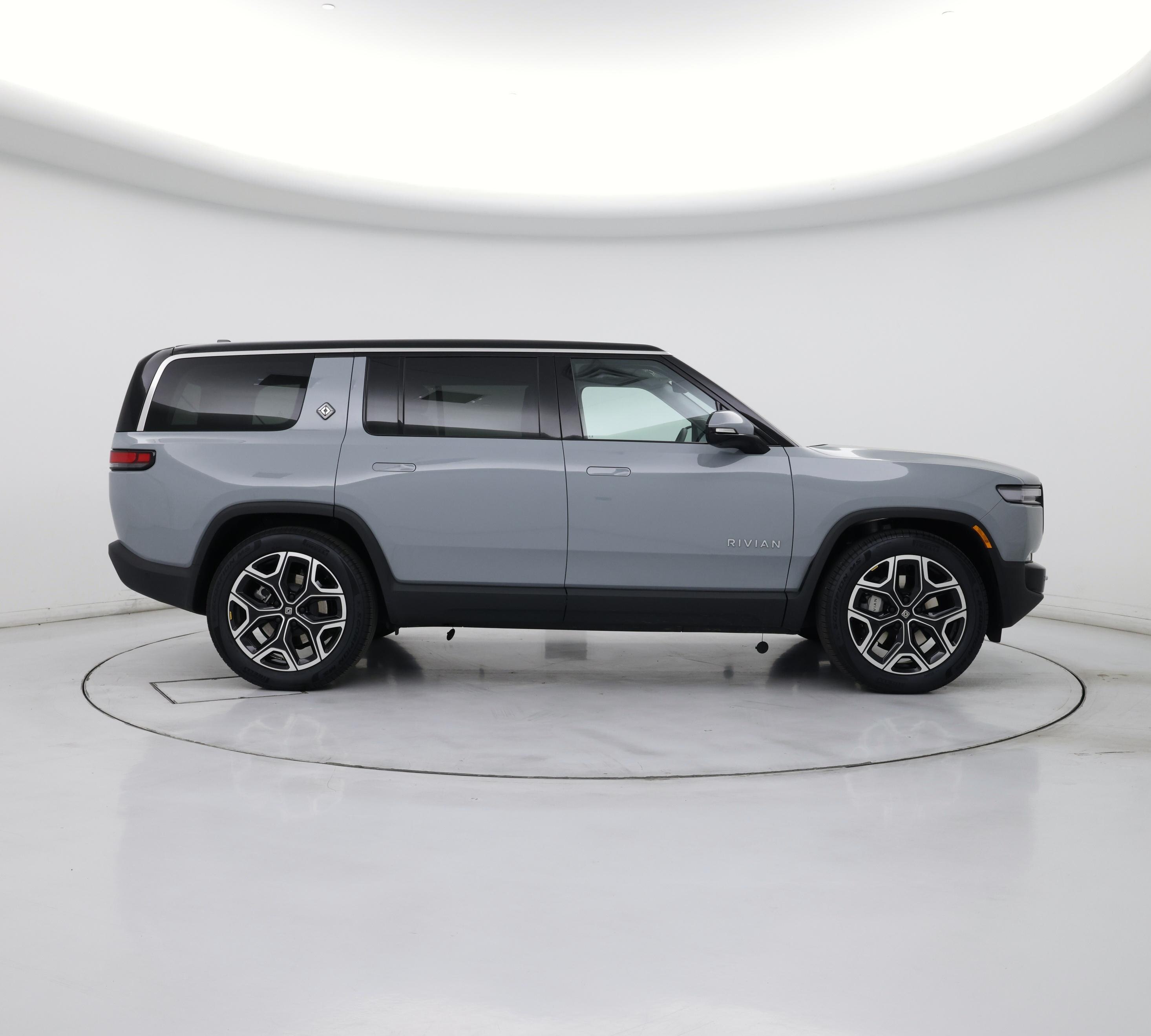 Thumbnail: 2025 Rivian R1S - 7