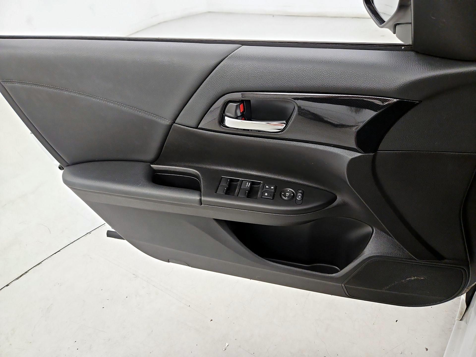 Thumbnail: 2015 Honda Accord - 12