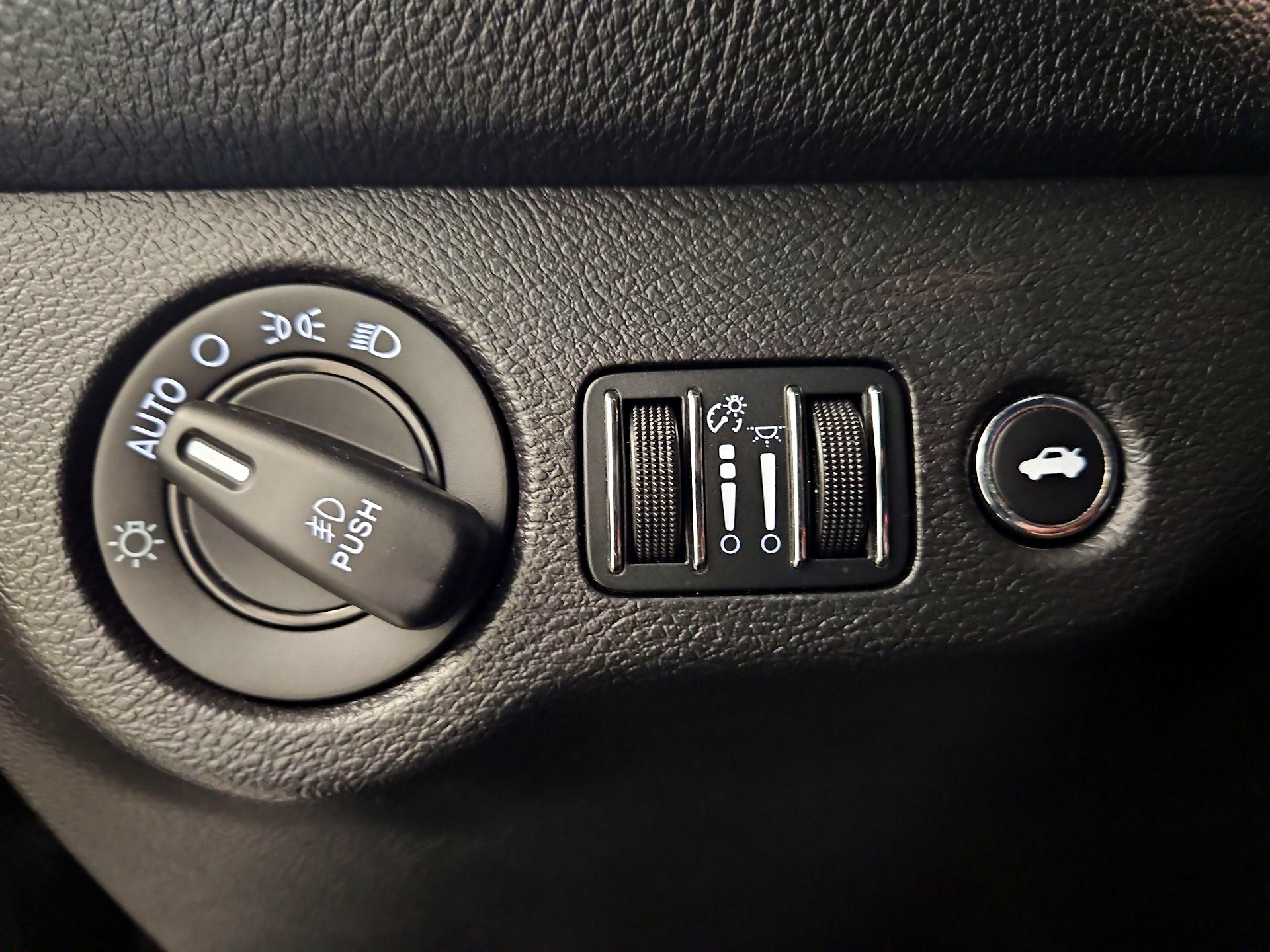 Thumbnail: 2016 Dodge Challenger - 13