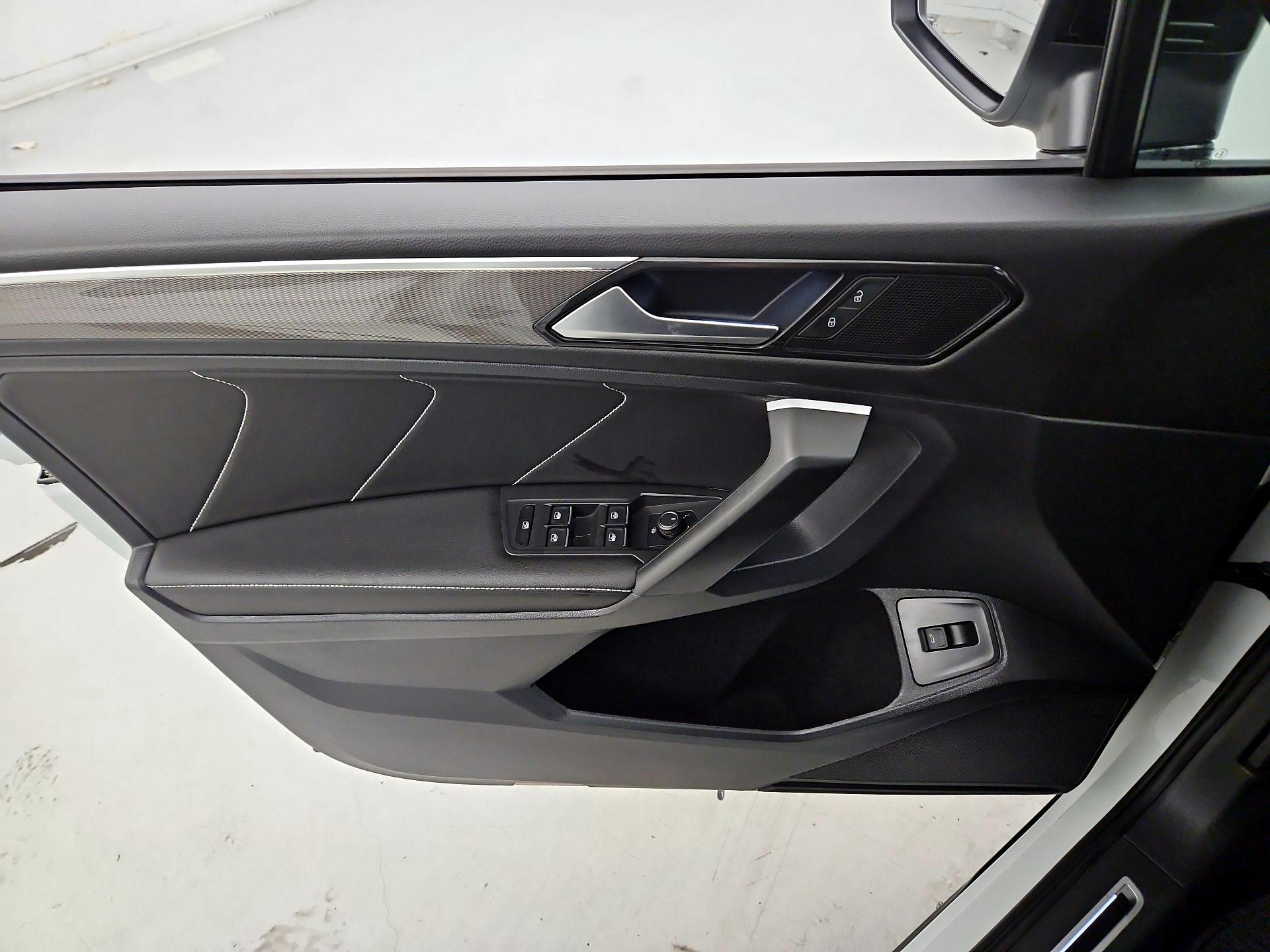 Thumbnail: 2024 Volkswagen Tiguan - 12