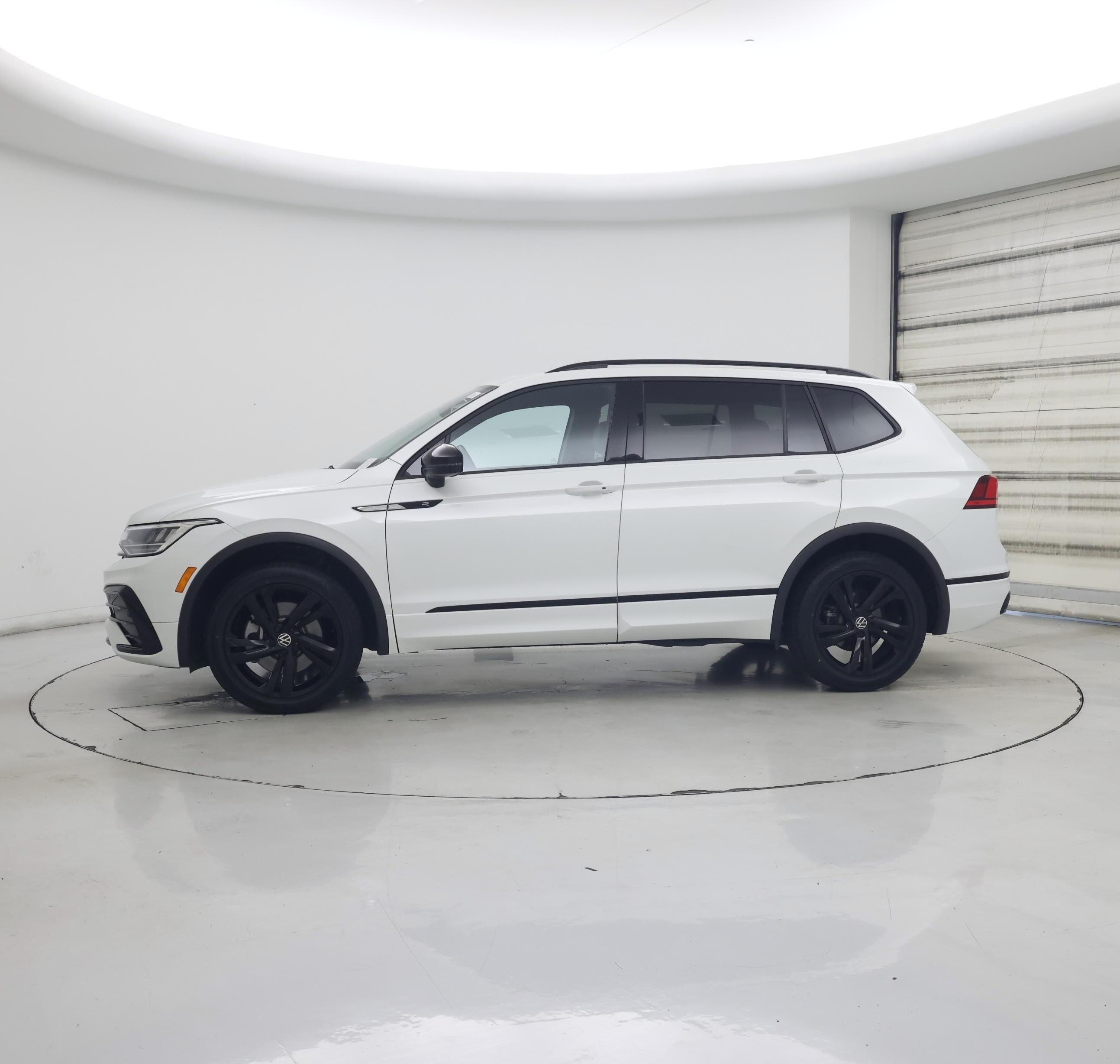 Thumbnail: 2024 Volkswagen Tiguan - 3