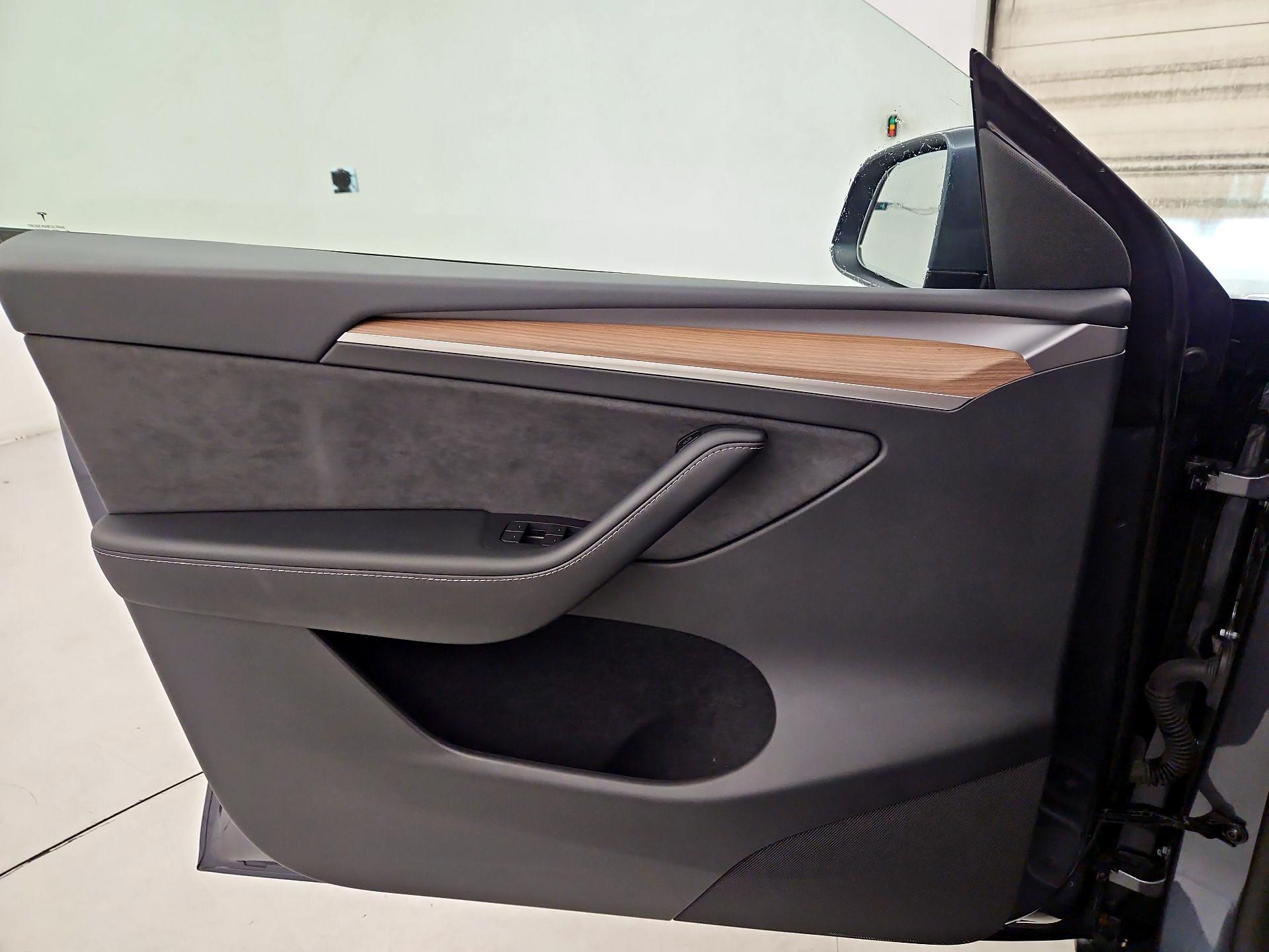 Thumbnail: 2023 Tesla Model Y - 12